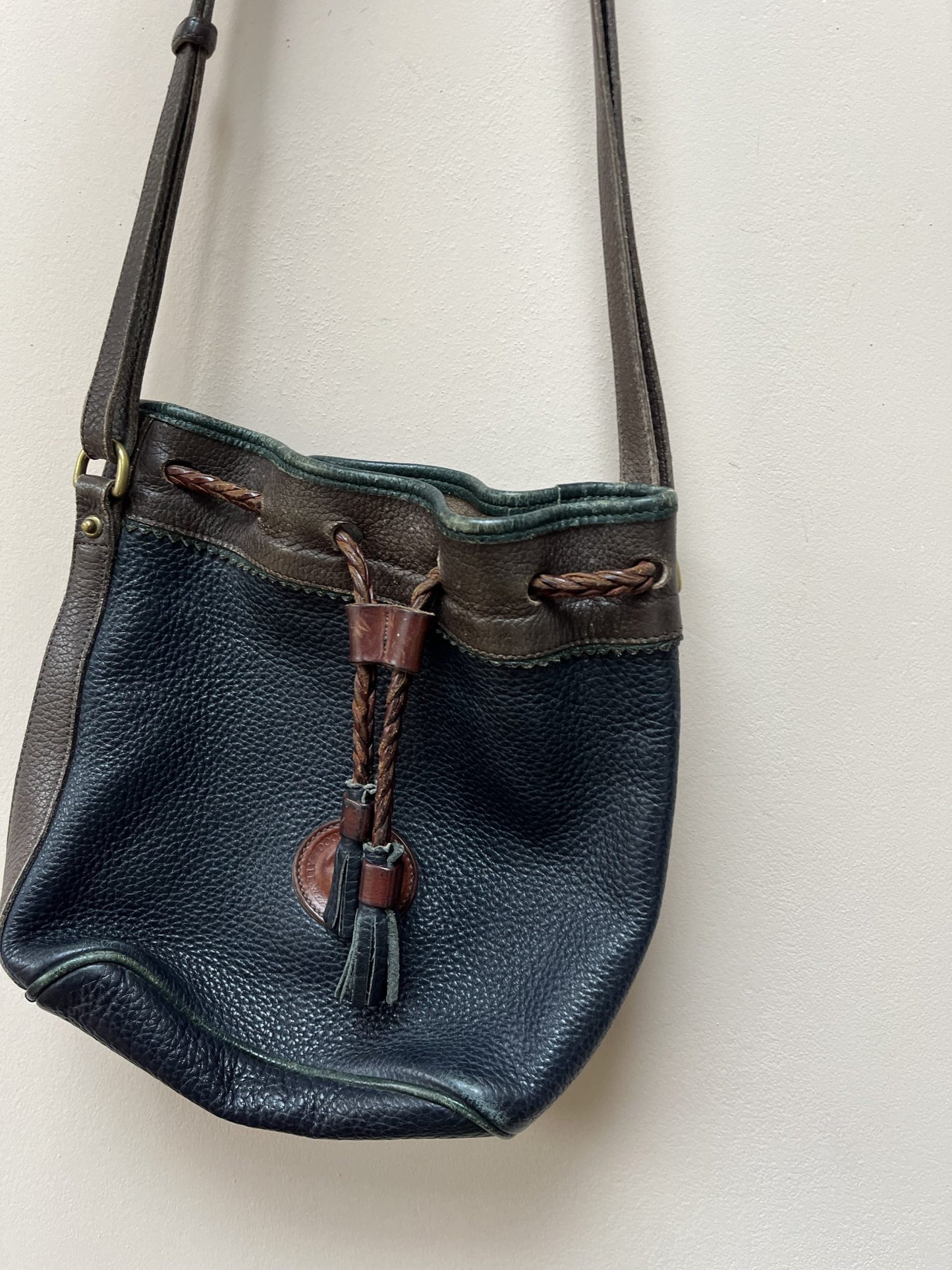 Classic vintage scotch grain leather Dooney &amp; Bourke bag