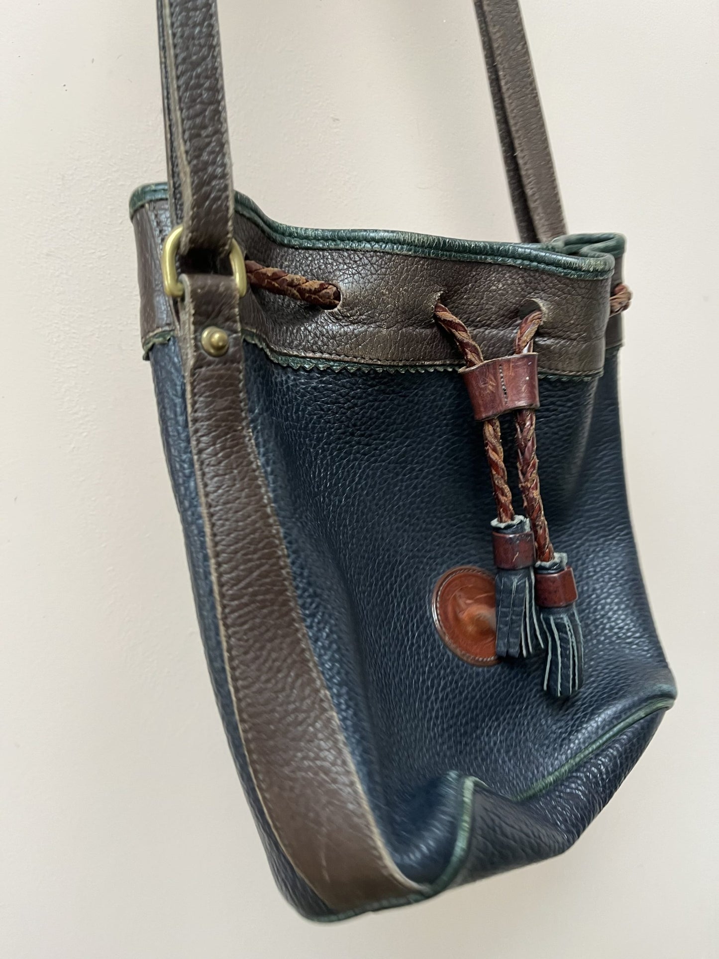 Classic vintage scotch grain leather Dooney &amp; Bourke bag