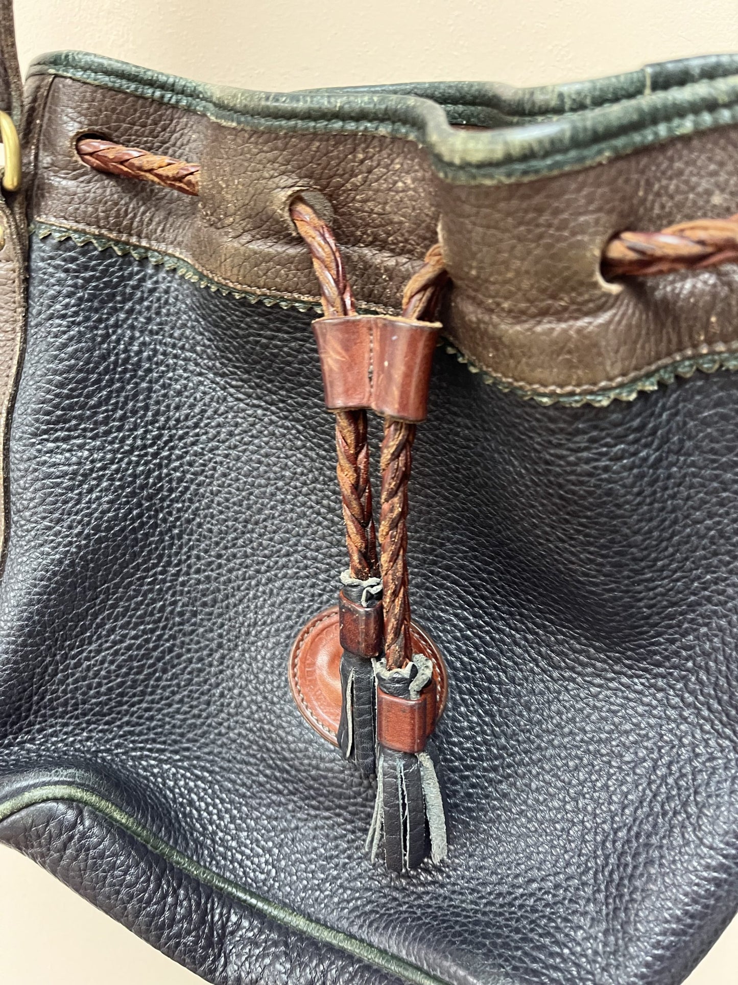 Classic vintage scotch grain leather Dooney &amp; Bourke bag