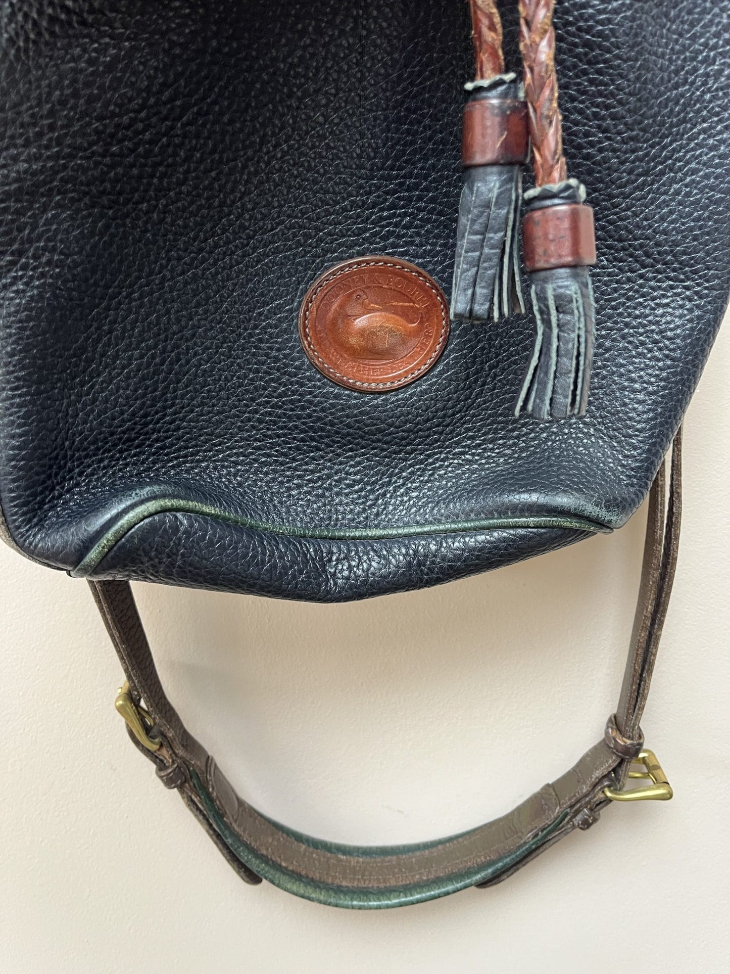 Classic vintage scotch grain leather Dooney &amp; Bourke bag