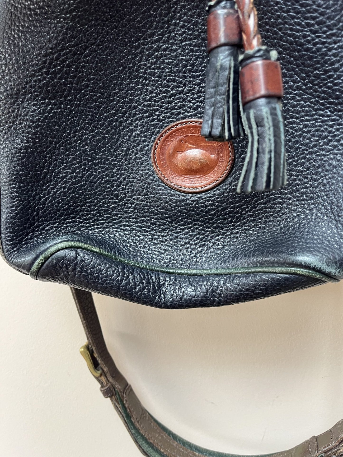 Classic vintage scotch grain leather Dooney &amp; Bourke bag