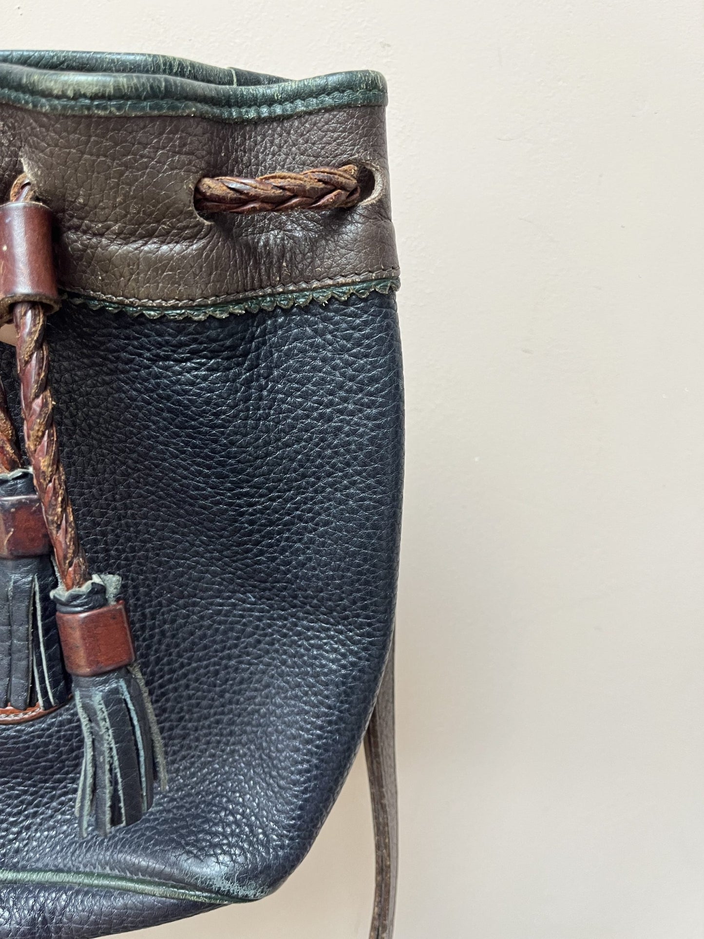 Classic vintage scotch grain leather Dooney &amp; Bourke bag