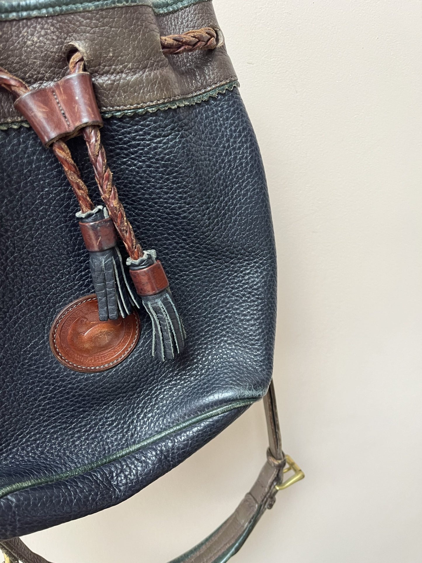 Classic vintage scotch grain leather Dooney &amp; Bourke bag