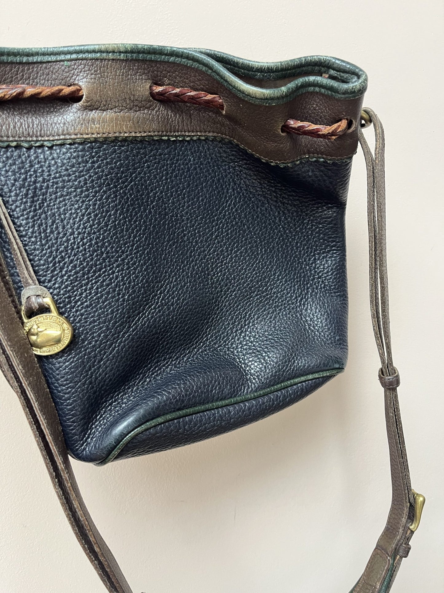 Classic vintage scotch grain leather Dooney &amp; Bourke bag