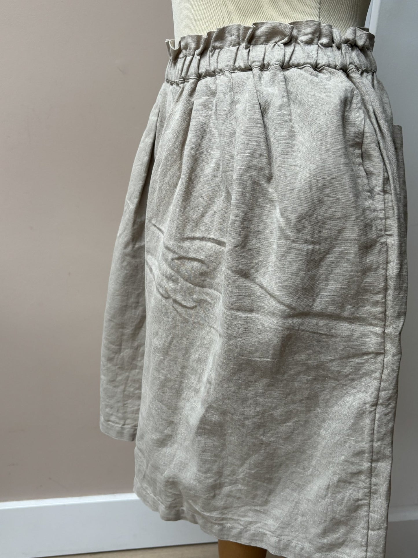 Beige cotton linen mix long shorts size 16