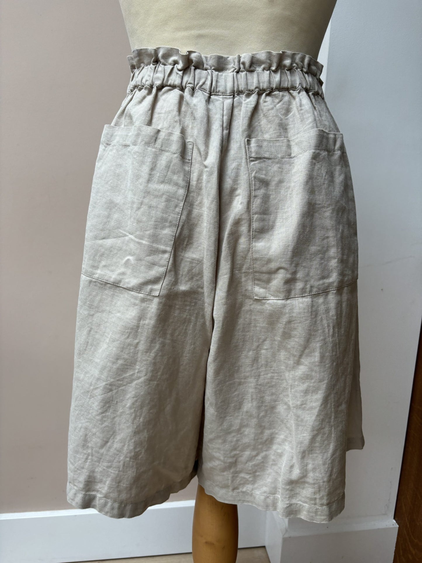 Beige cotton linen mix long shorts size 16