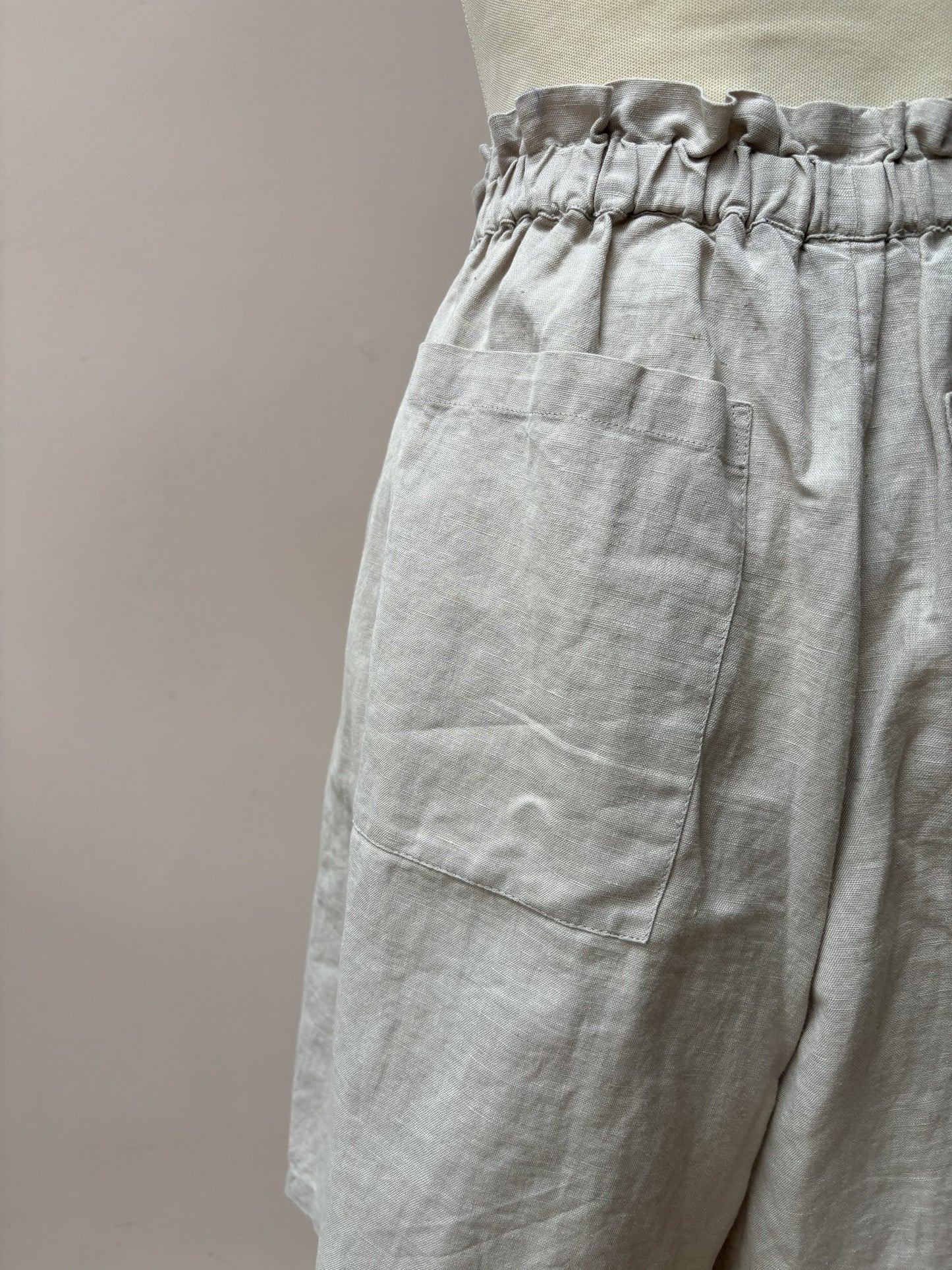 Beige cotton linen mix long shorts size 16