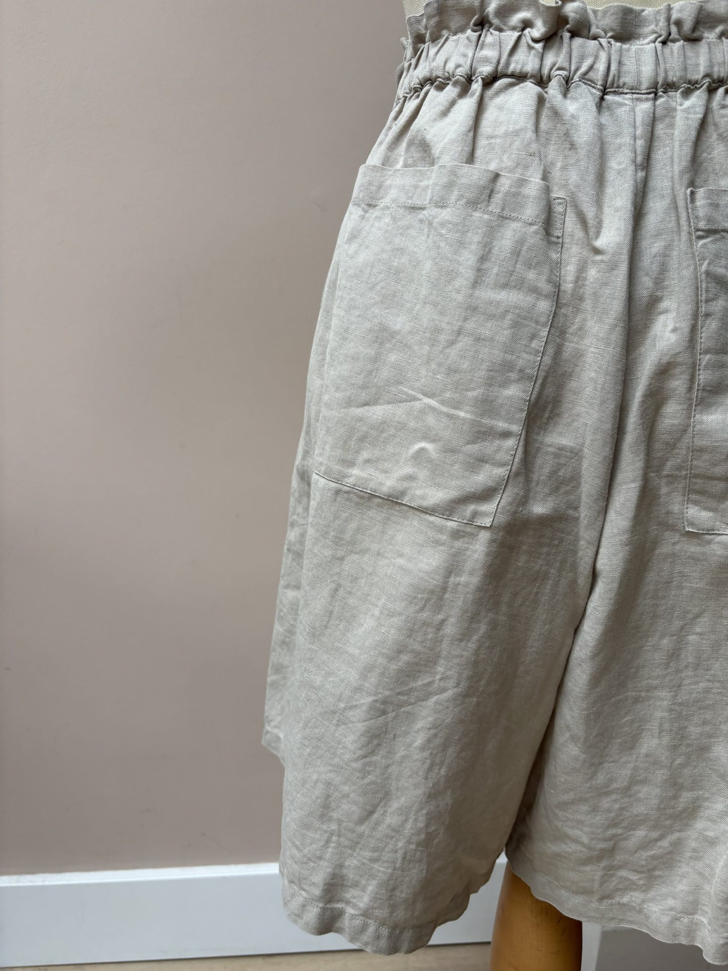 Beige cotton linen mix long shorts size 16