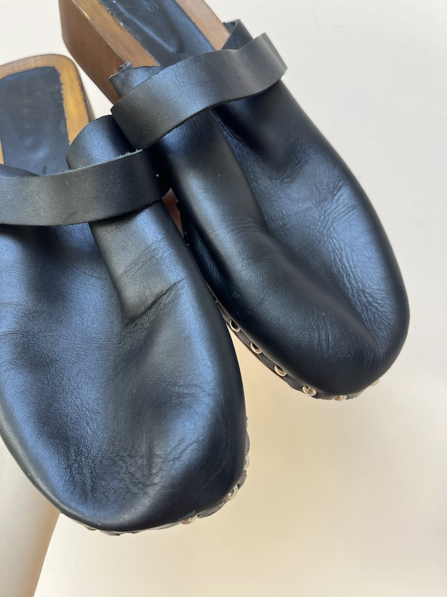 Leather clogs size U.K 8