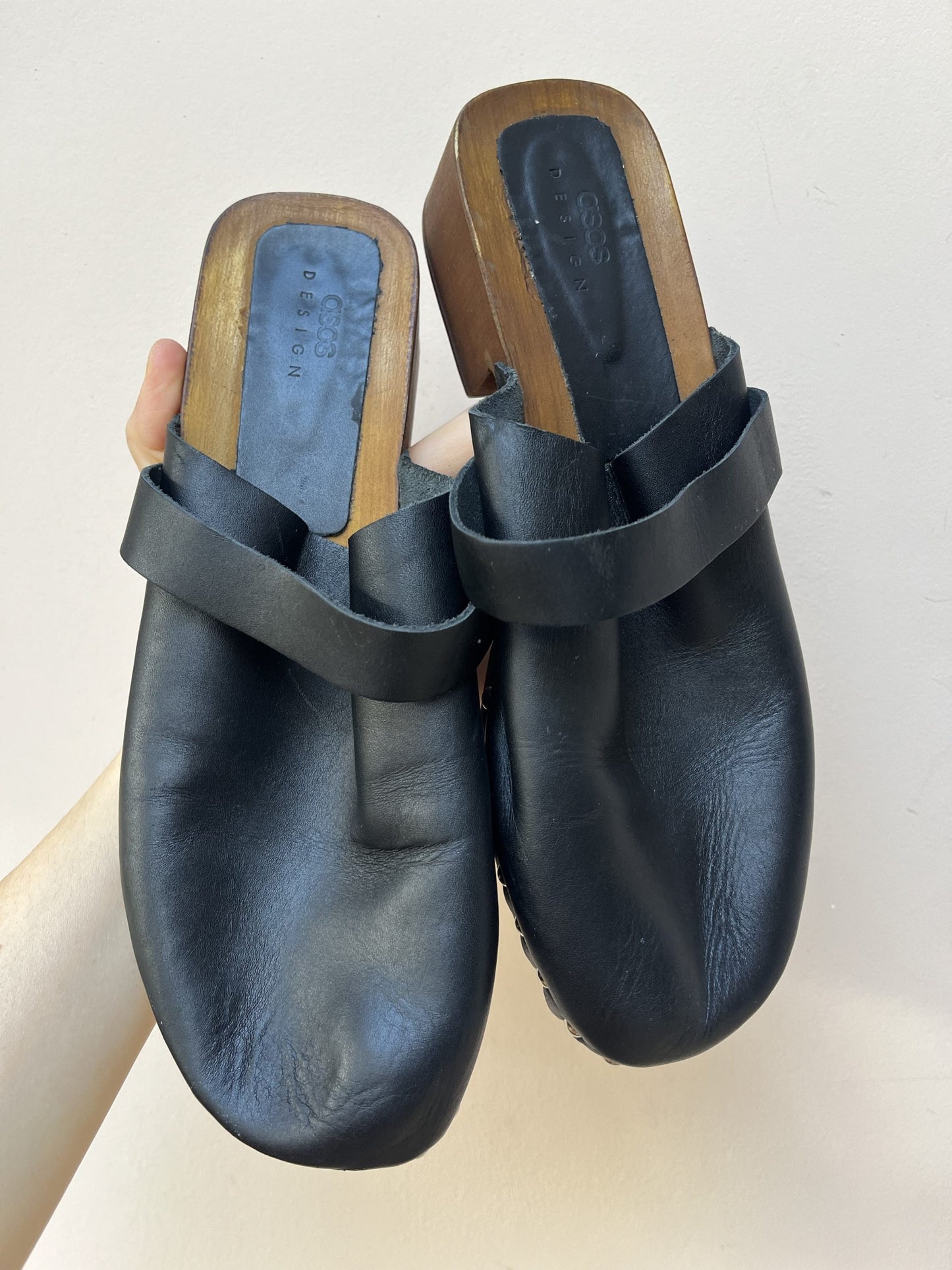 Leather clogs size U.K 8