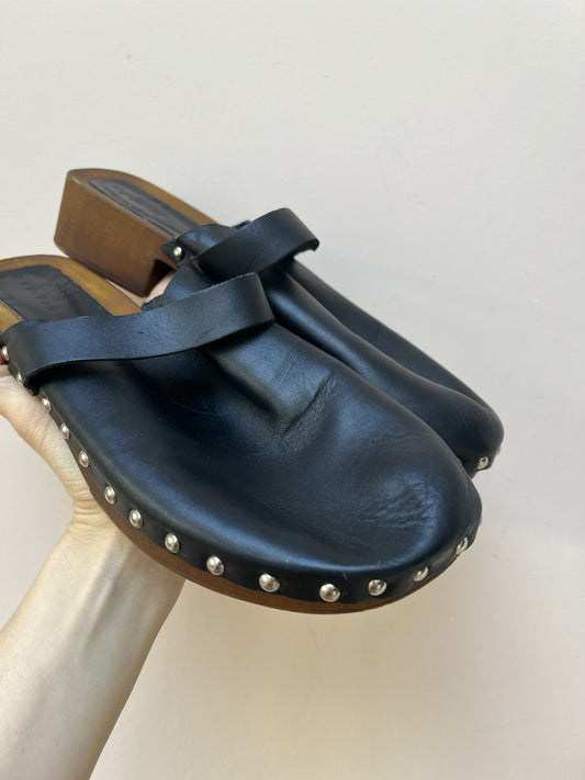 Leather clogs size U.K 8