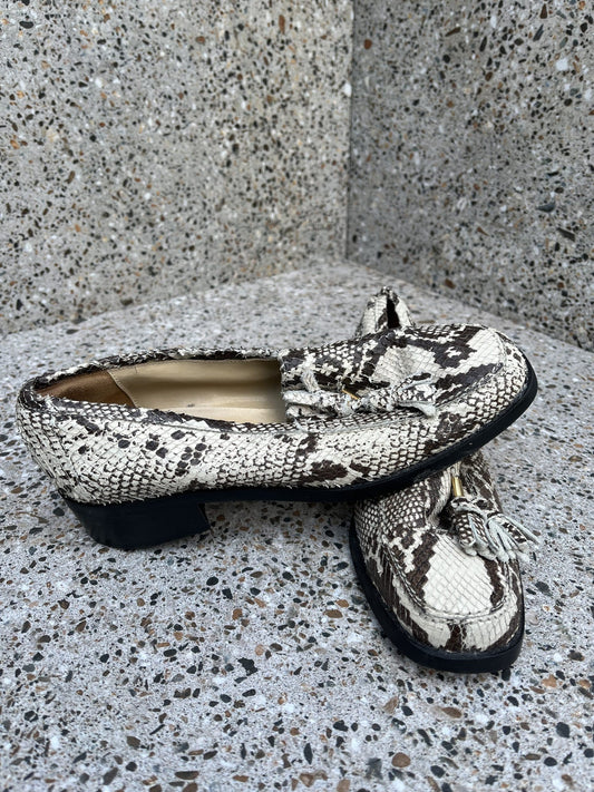 Snakeskin print leather loafers size uk4