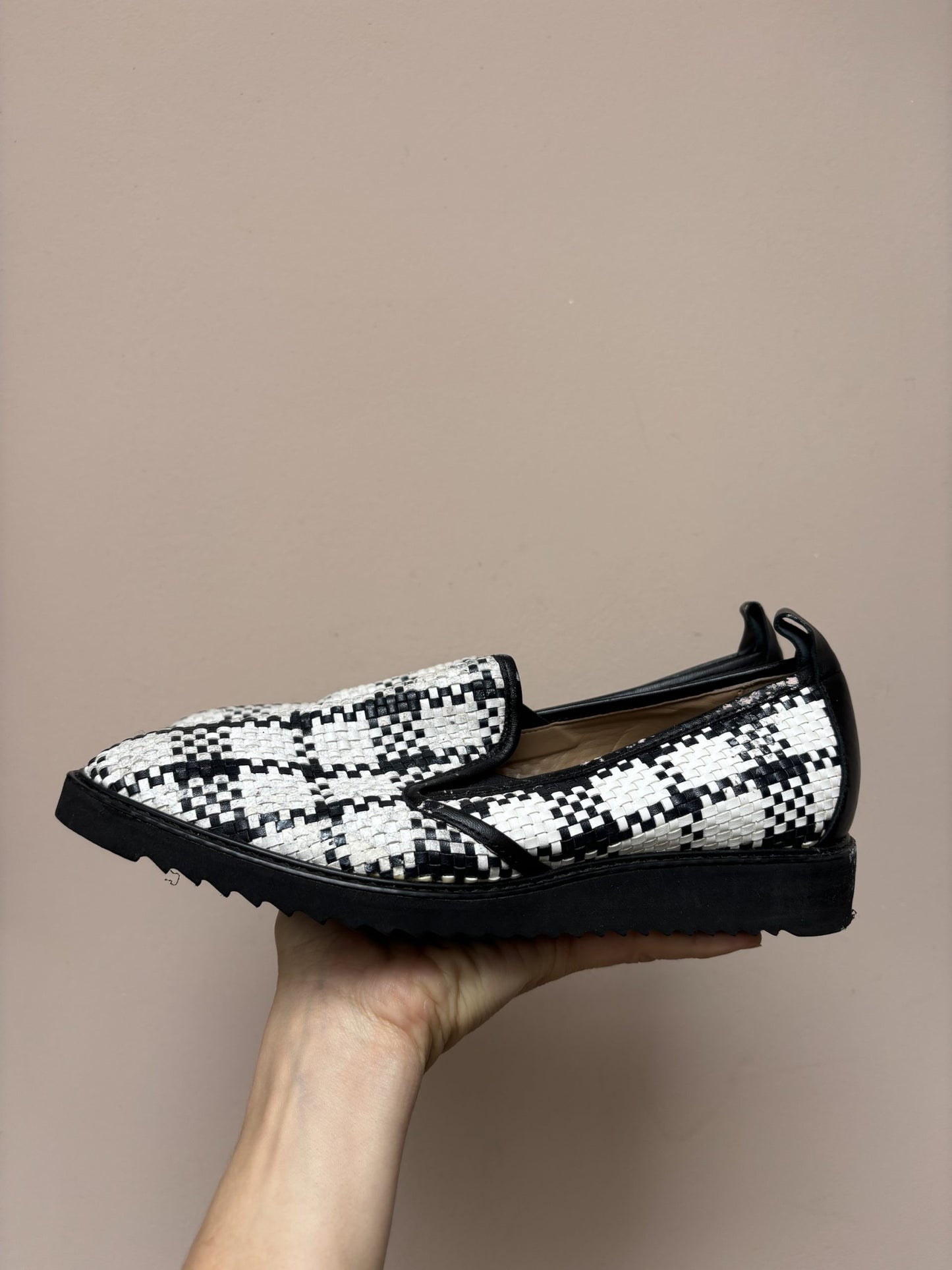 Woven leather shoes size 5
