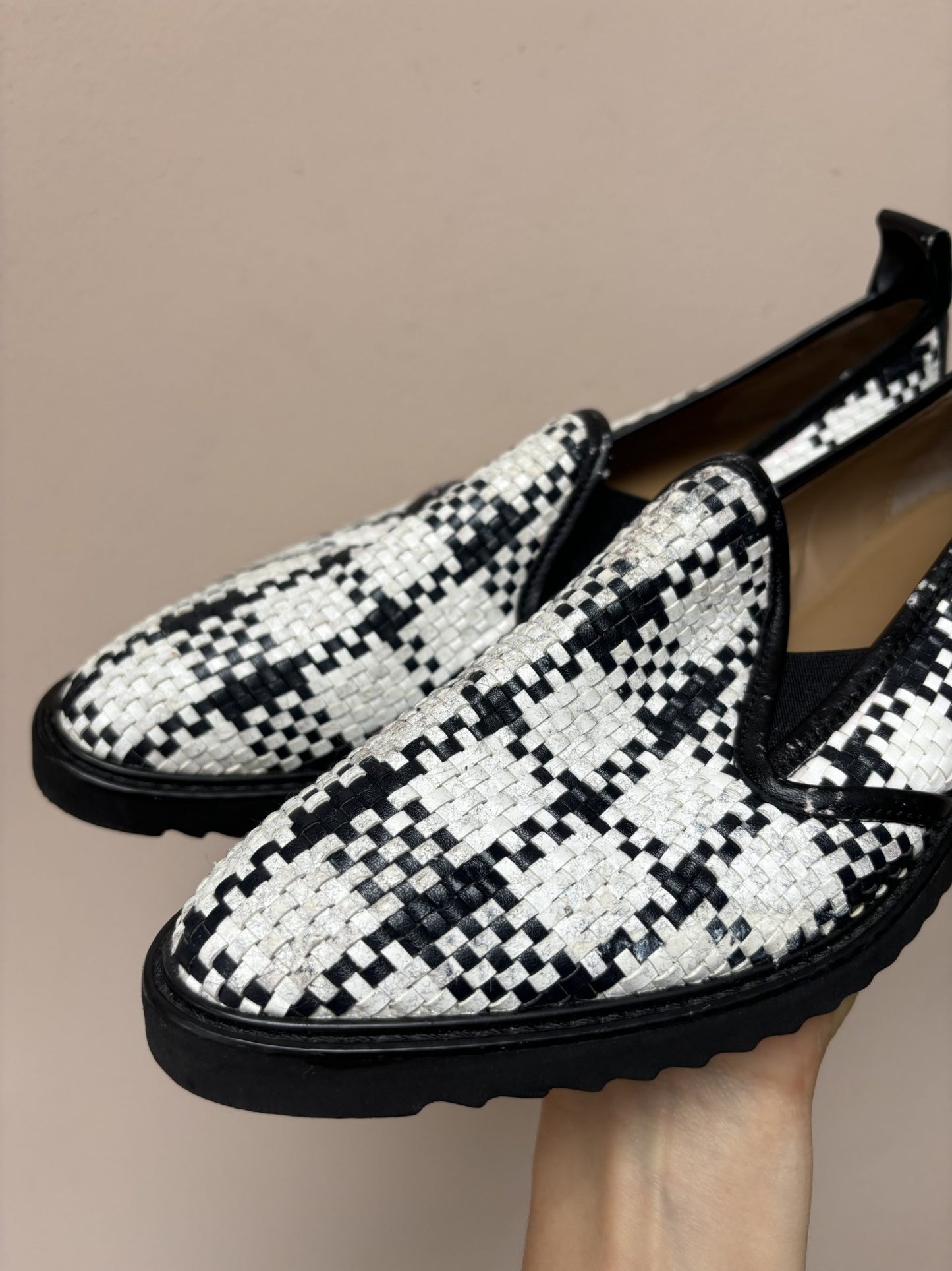 Woven leather shoes size 5