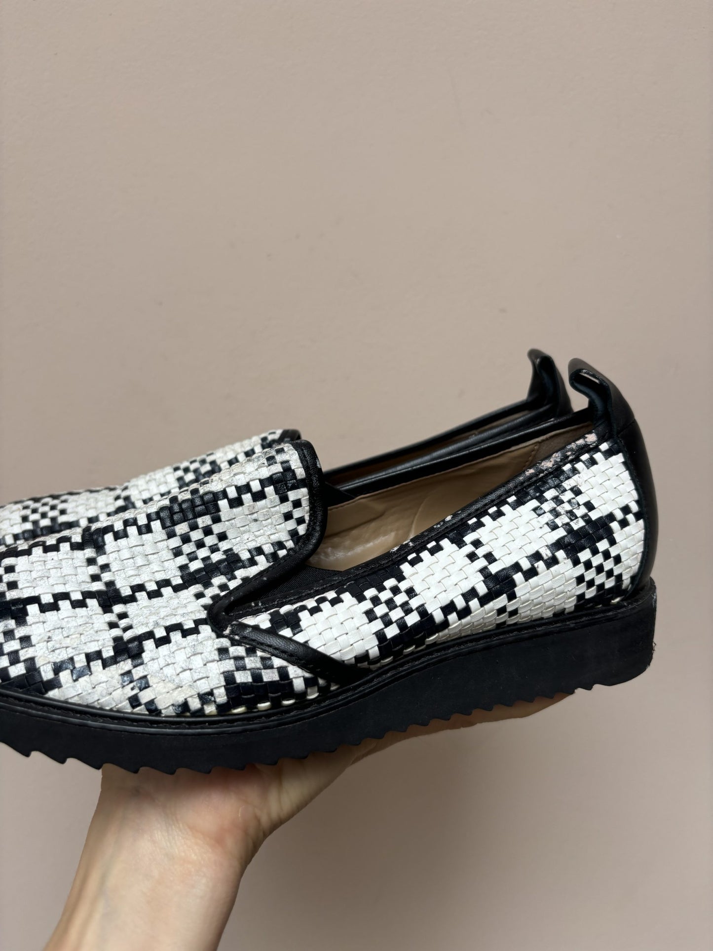 Woven leather shoes size 5