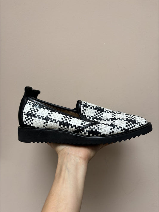 Woven leather shoes size 5