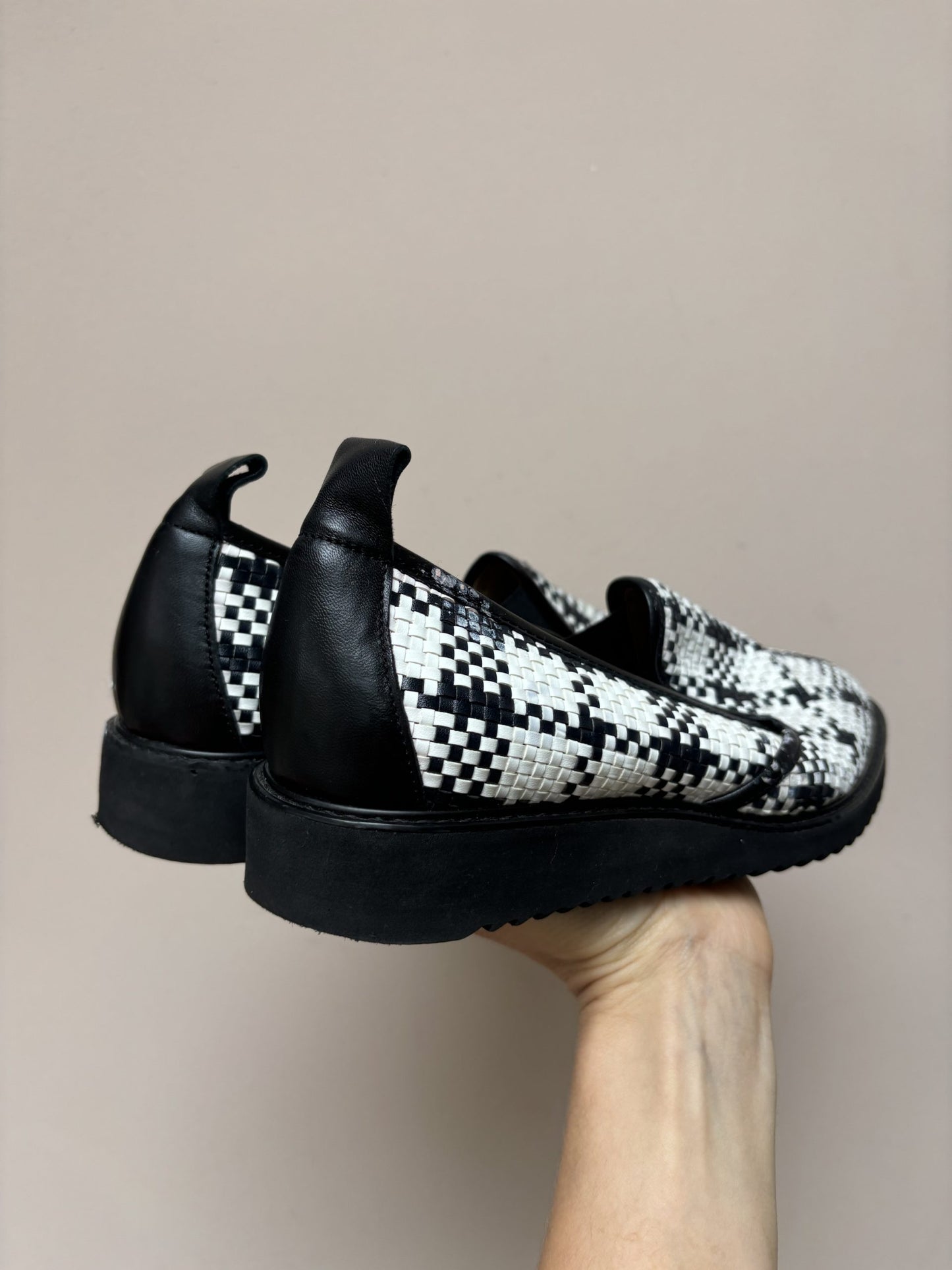 Woven leather shoes size 5