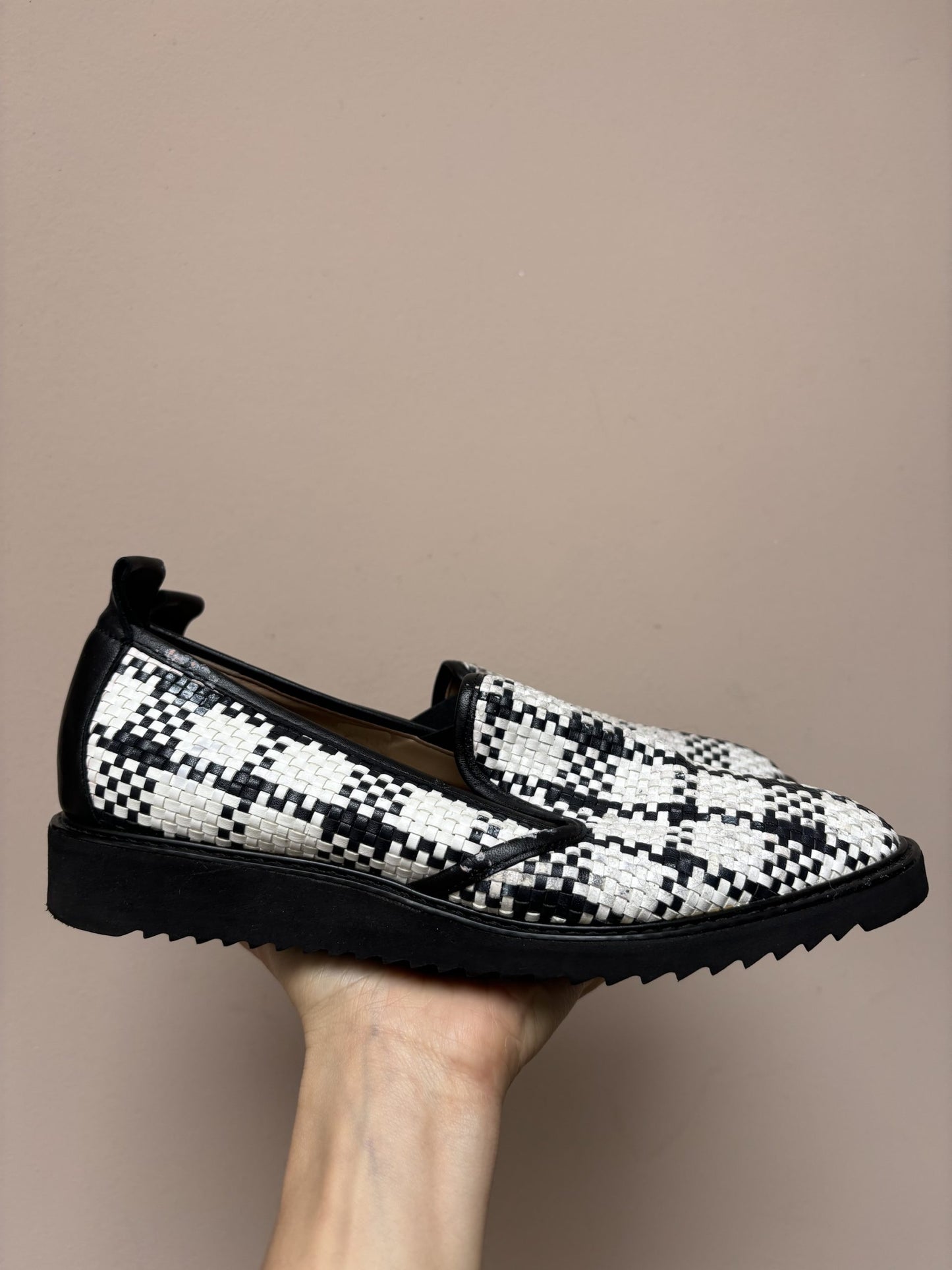 Woven leather shoes size 5