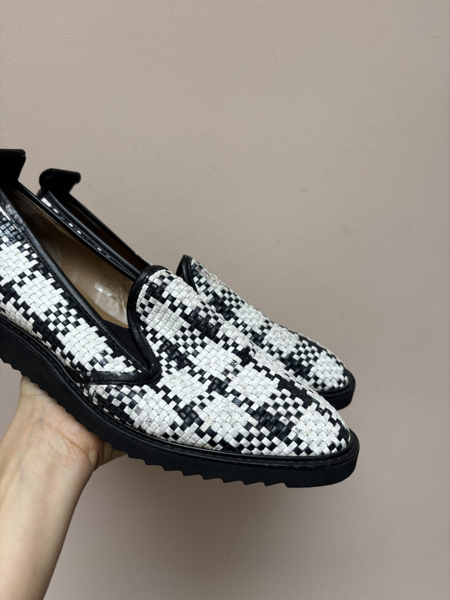 Woven leather shoes size 5