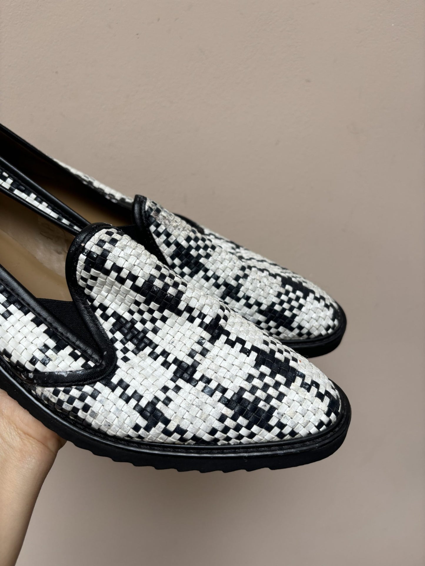 Woven leather shoes size 5
