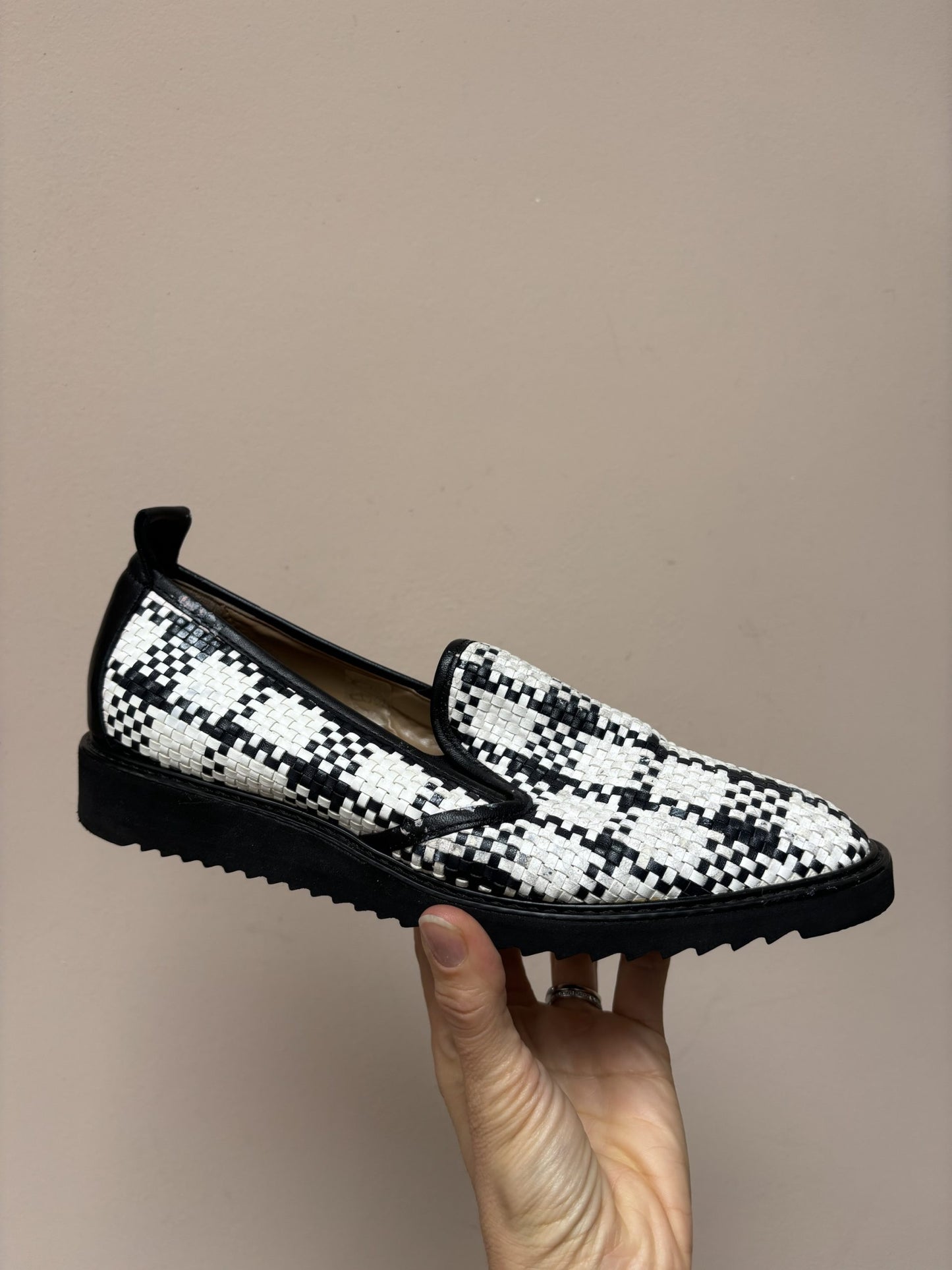 Woven leather shoes size 5
