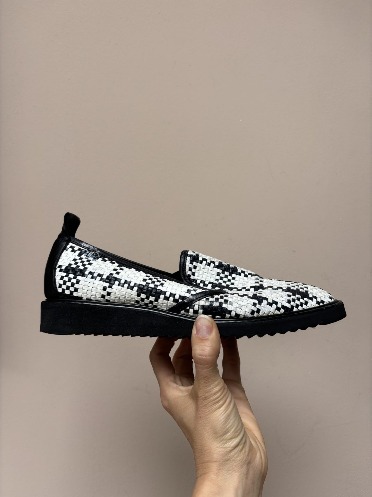 Woven leather shoes size 5