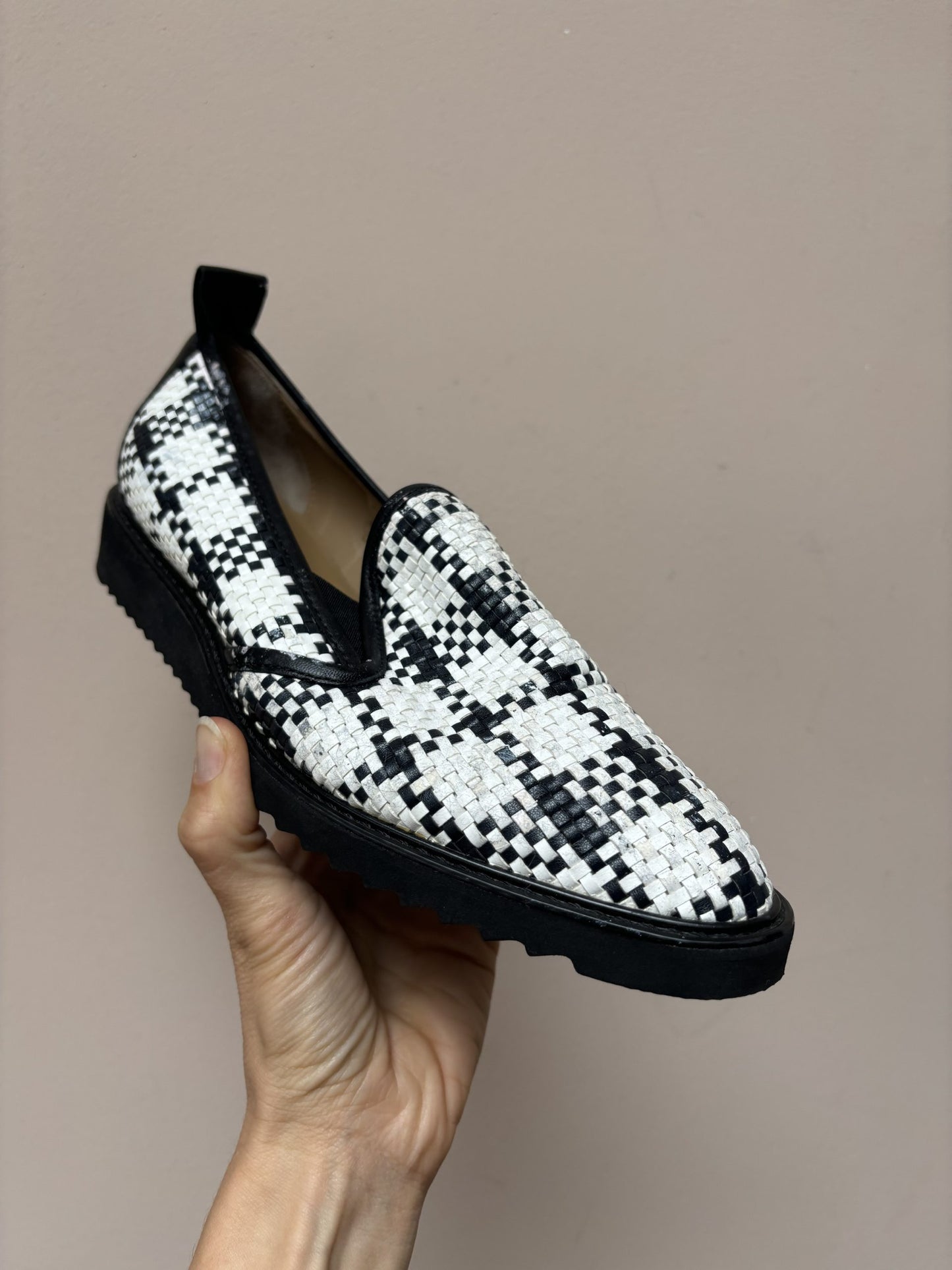 Woven leather shoes size 5