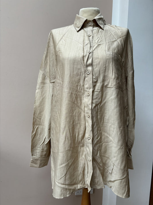 Oversized beige shirt size M
