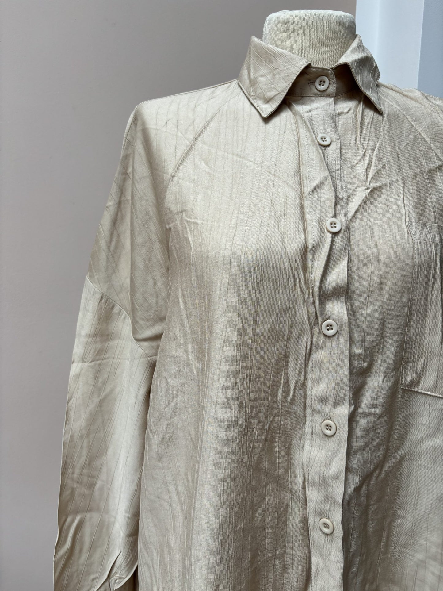 Oversized beige shirt size M