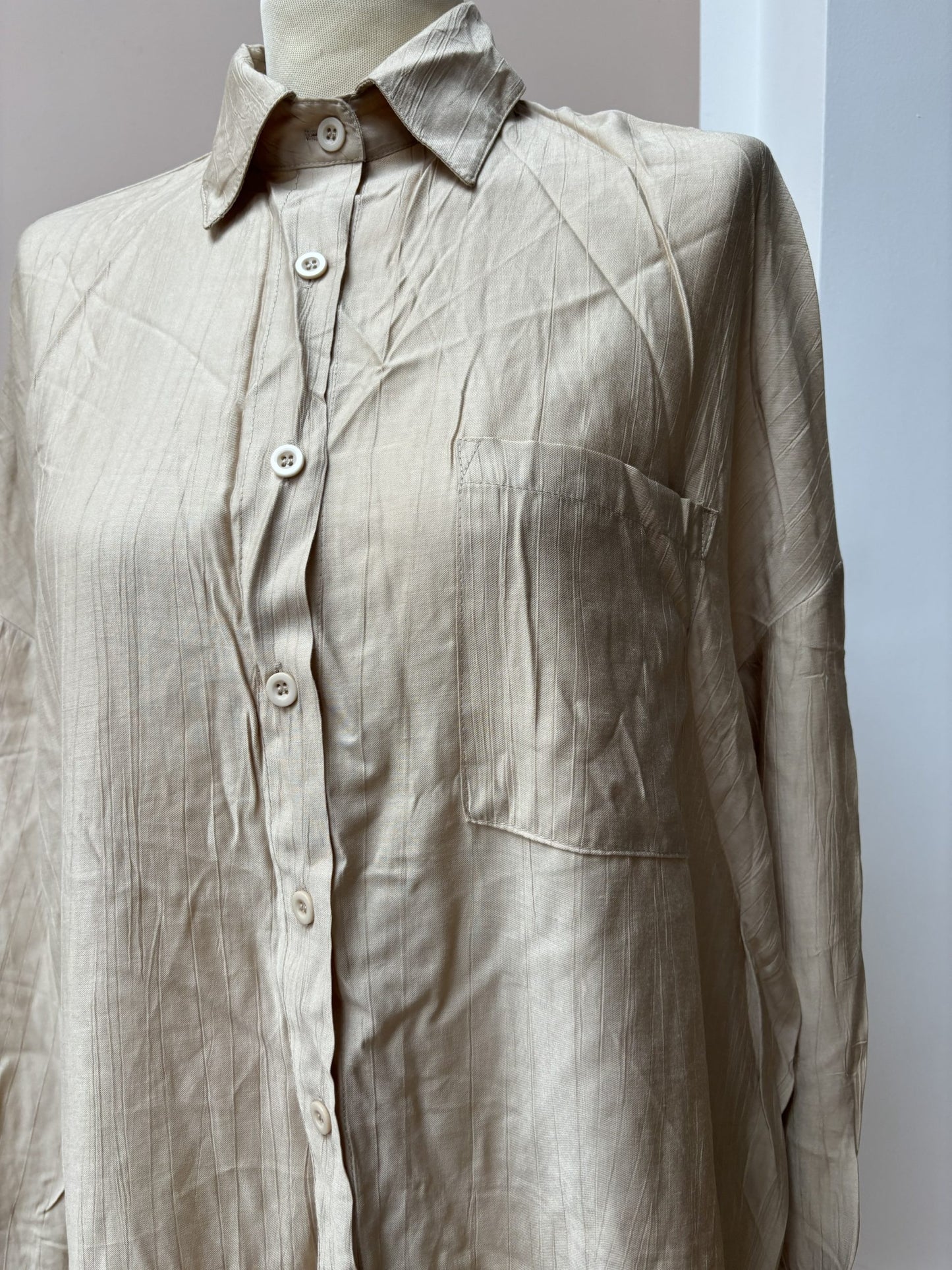 Oversized beige shirt size M