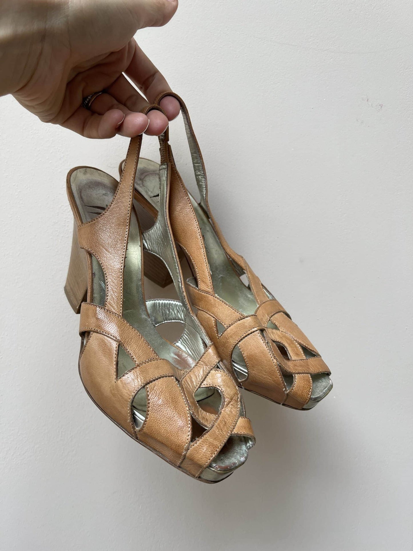 Tan leather cut out shoes size UK5