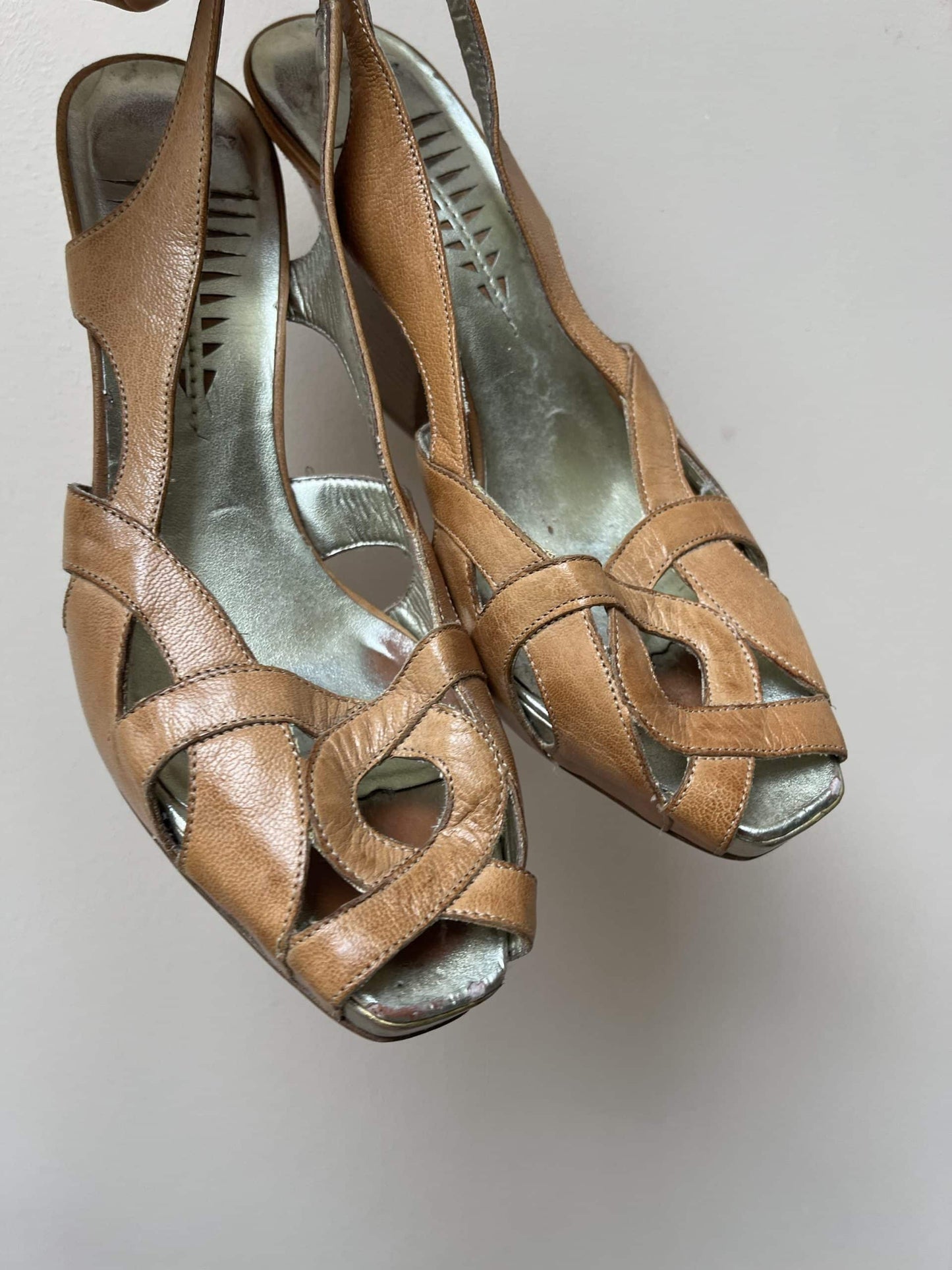 Tan leather cut out shoes size UK5