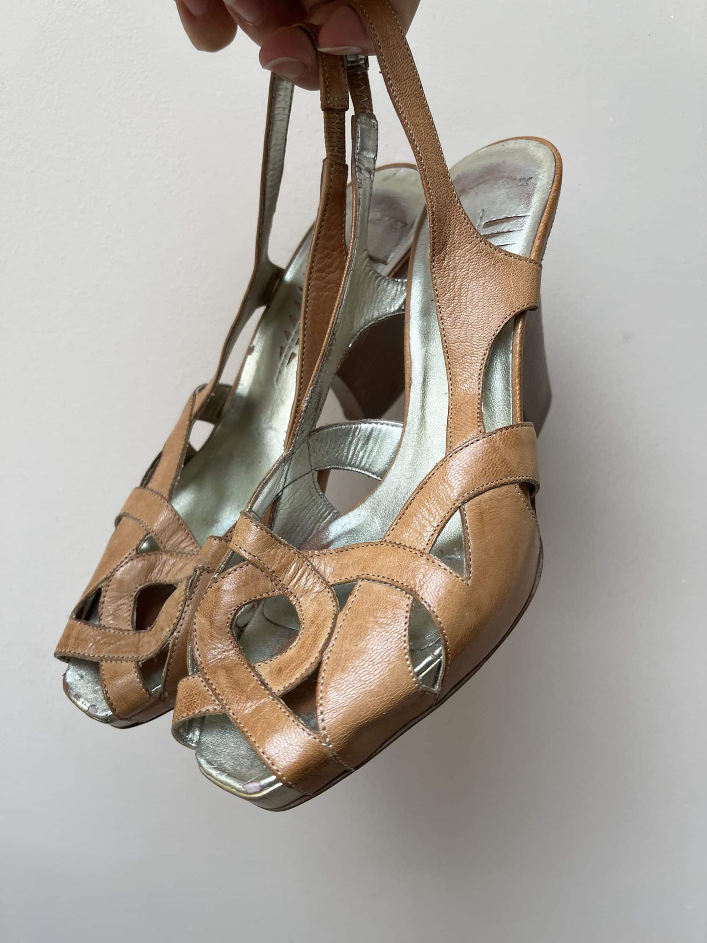 Tan leather cut out shoes size UK5