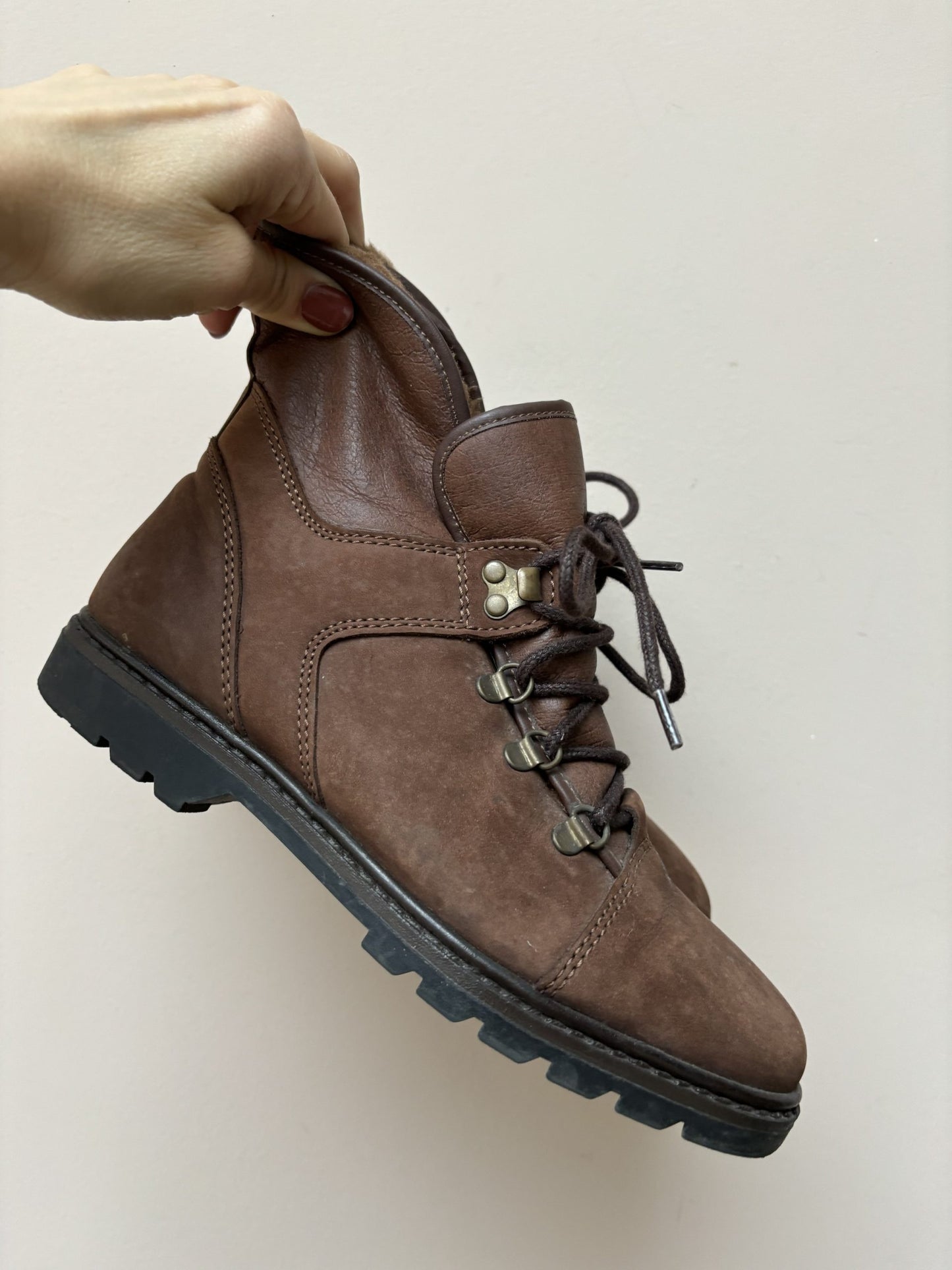 Brown suede boots fleece lined UK5