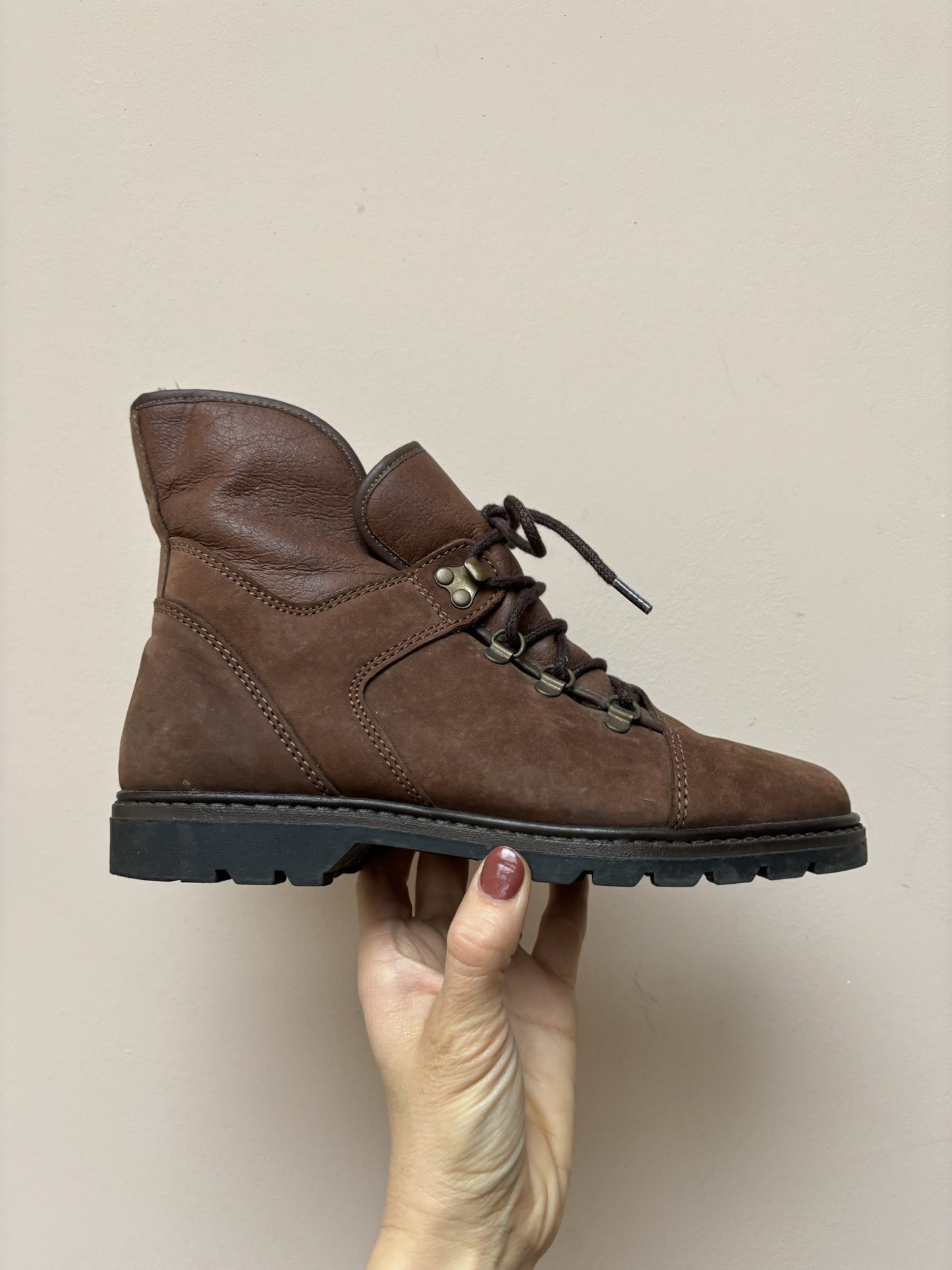 Brown suede boots fleece lined UK5