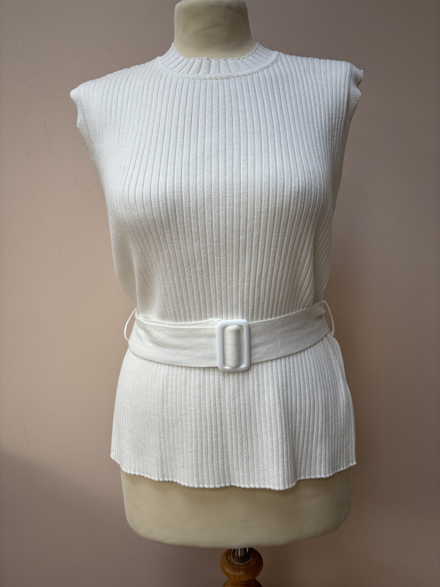 Soft white ribbed top with belt size S/M