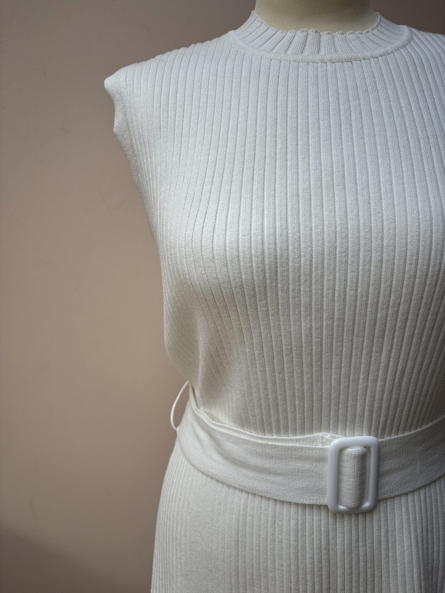 Soft white ribbed top with belt size S/M