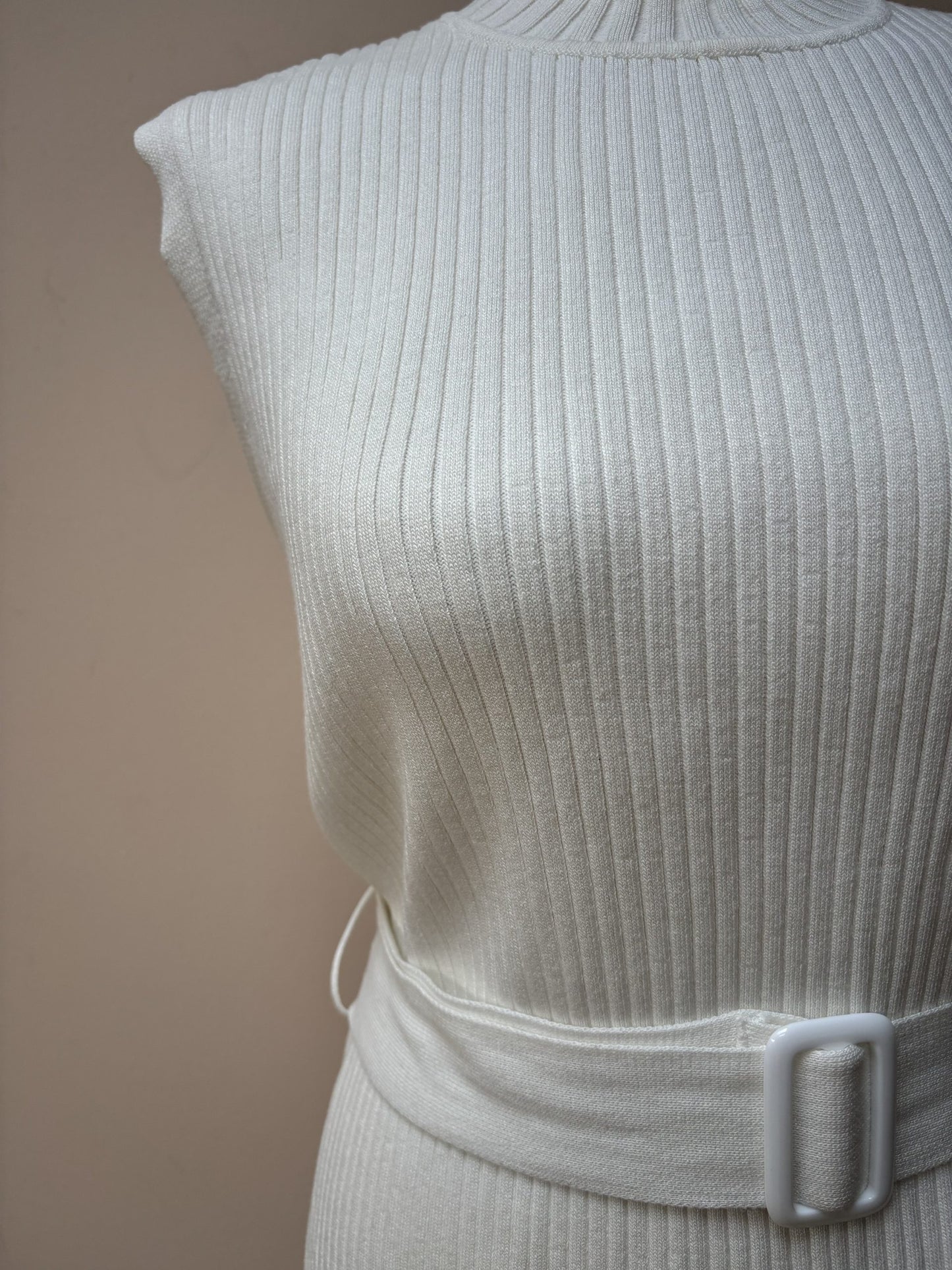 Soft white ribbed top with belt size S/M