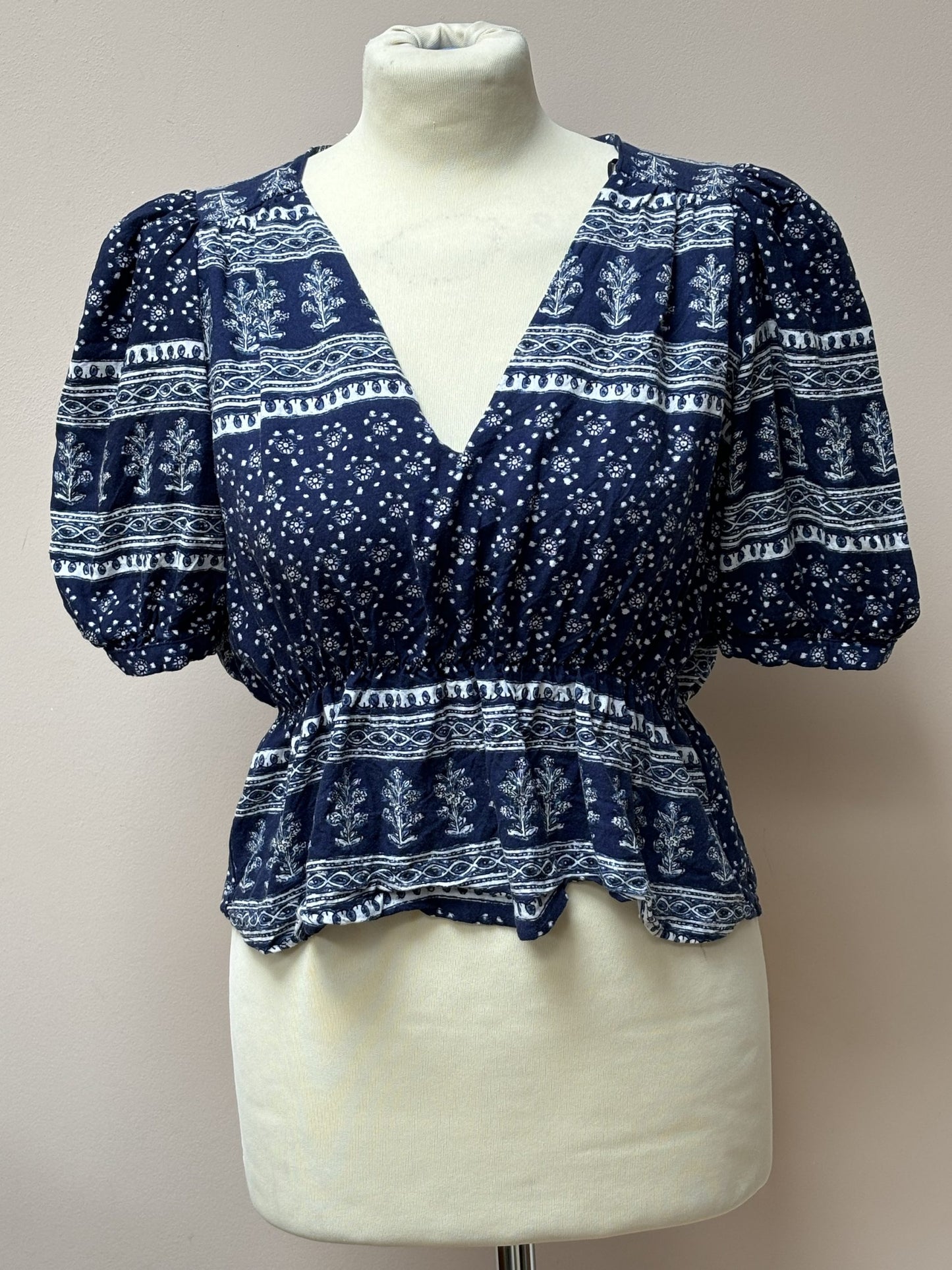 Puff sleeve crossover top size Small