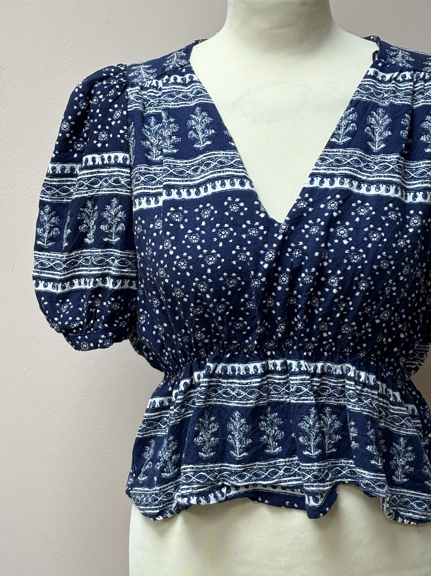 Puff sleeve crossover top size Small