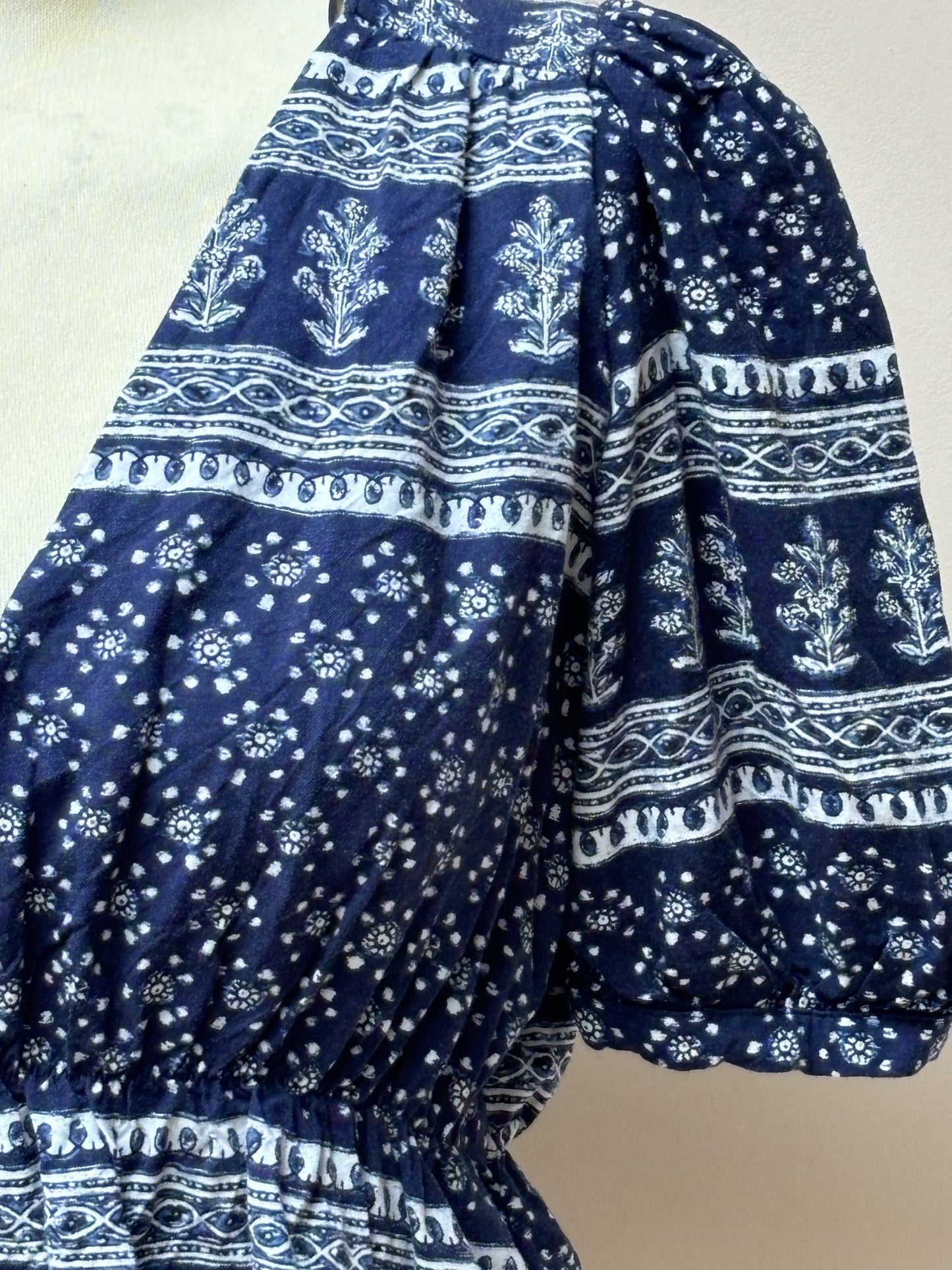 Puff sleeve crossover top size Small