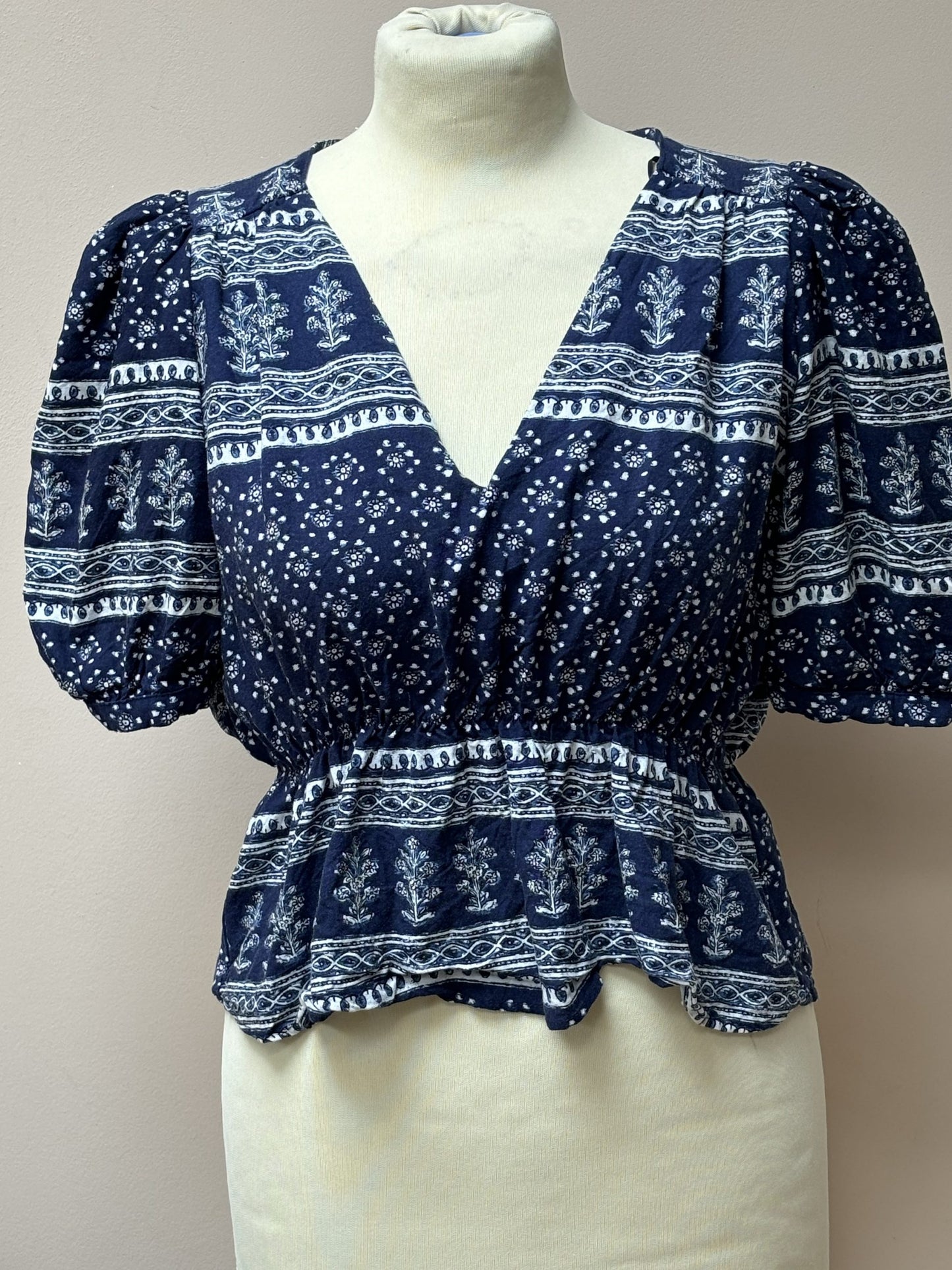 Puff sleeve crossover top size Small