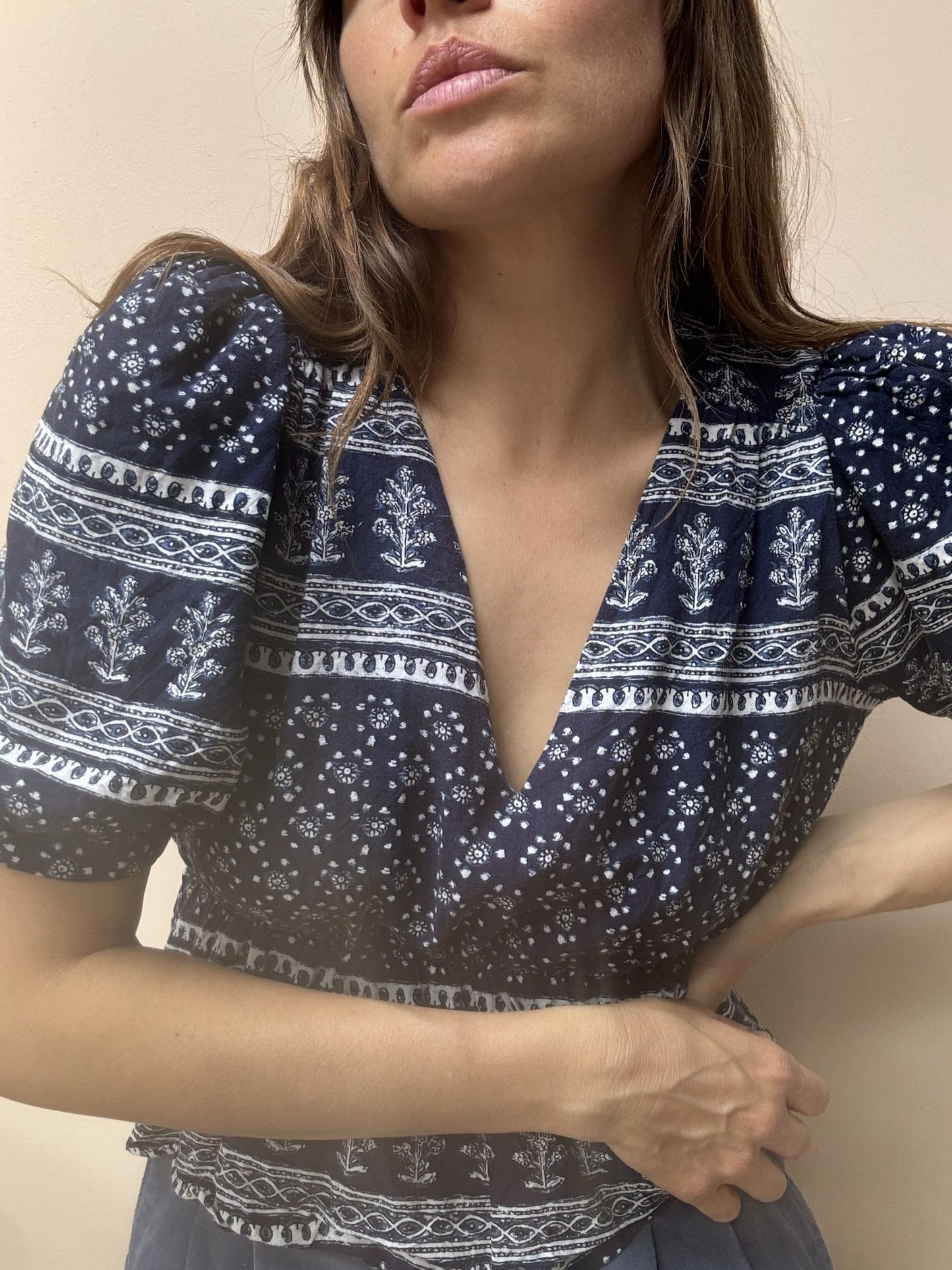 Puff sleeve crossover top size Small