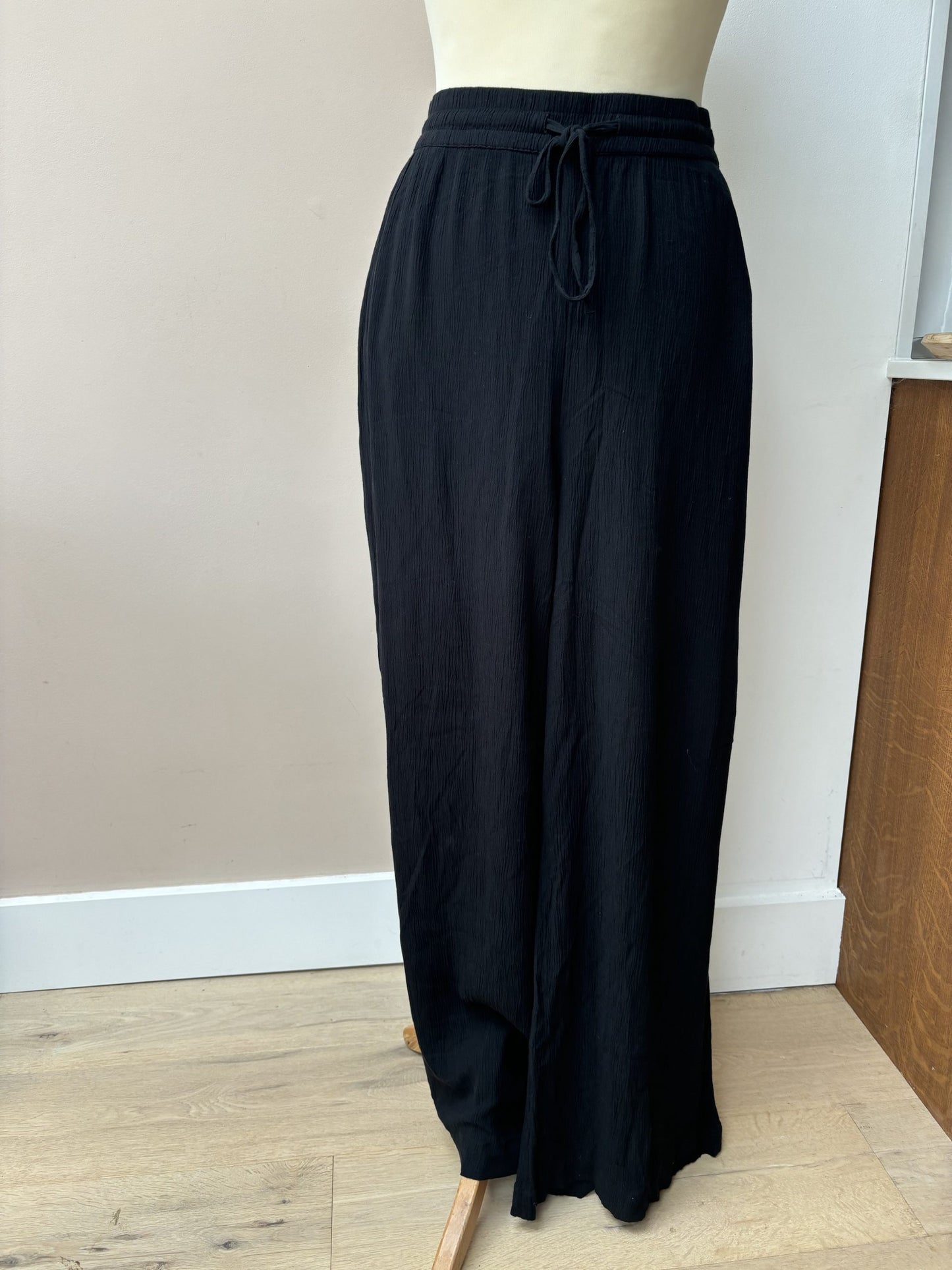 Black wide leg trousers size 12/14
