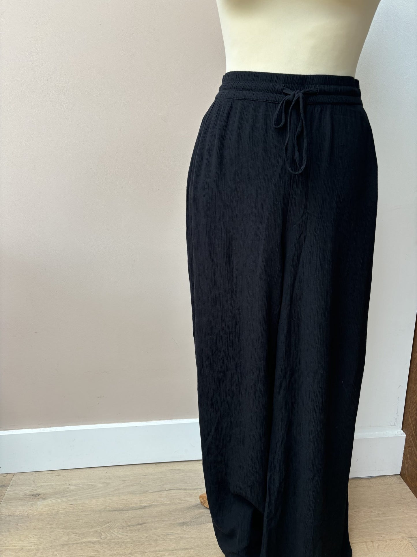 Black wide leg trousers size 12/14