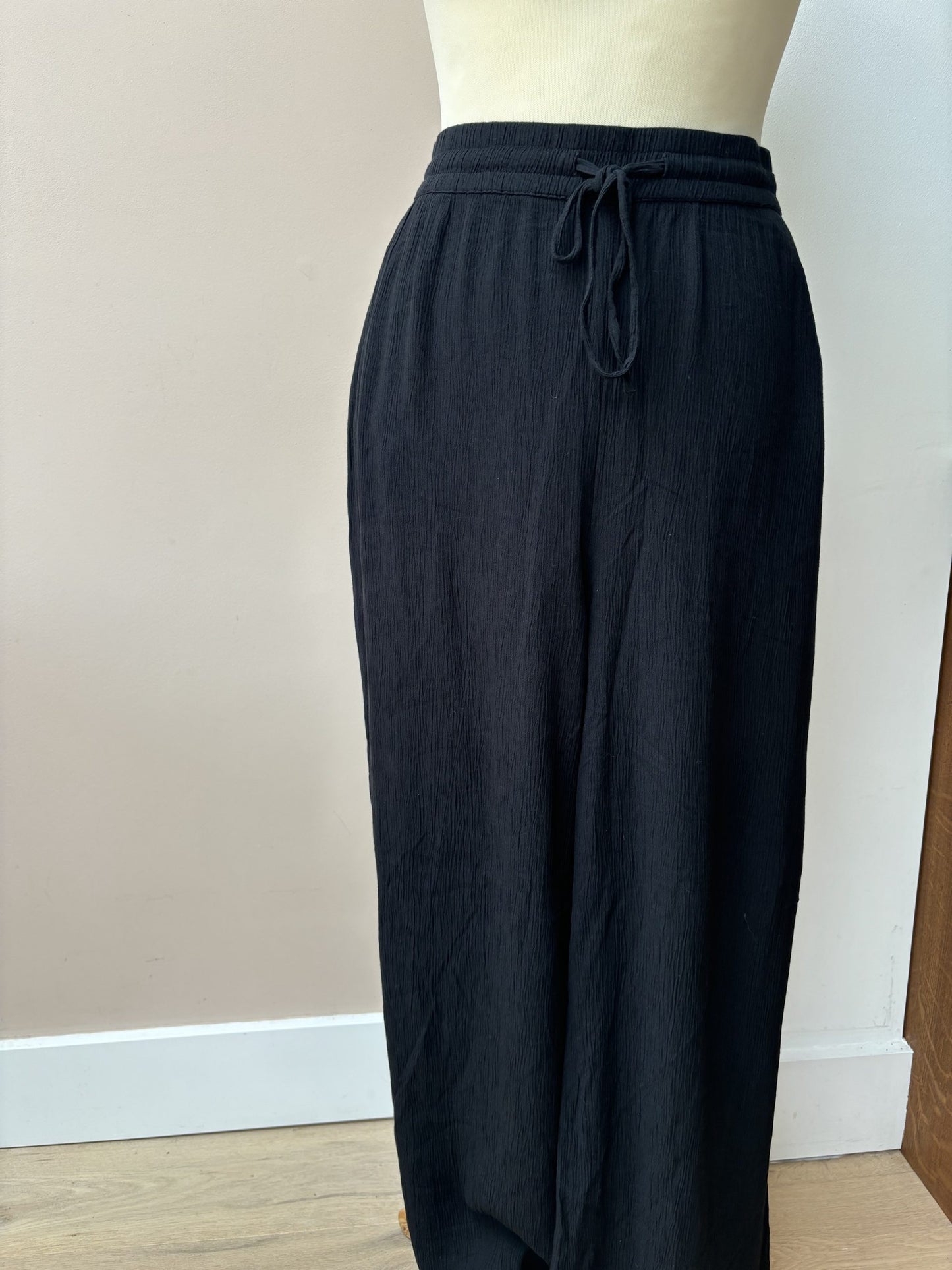 Black wide leg trousers size 12/14