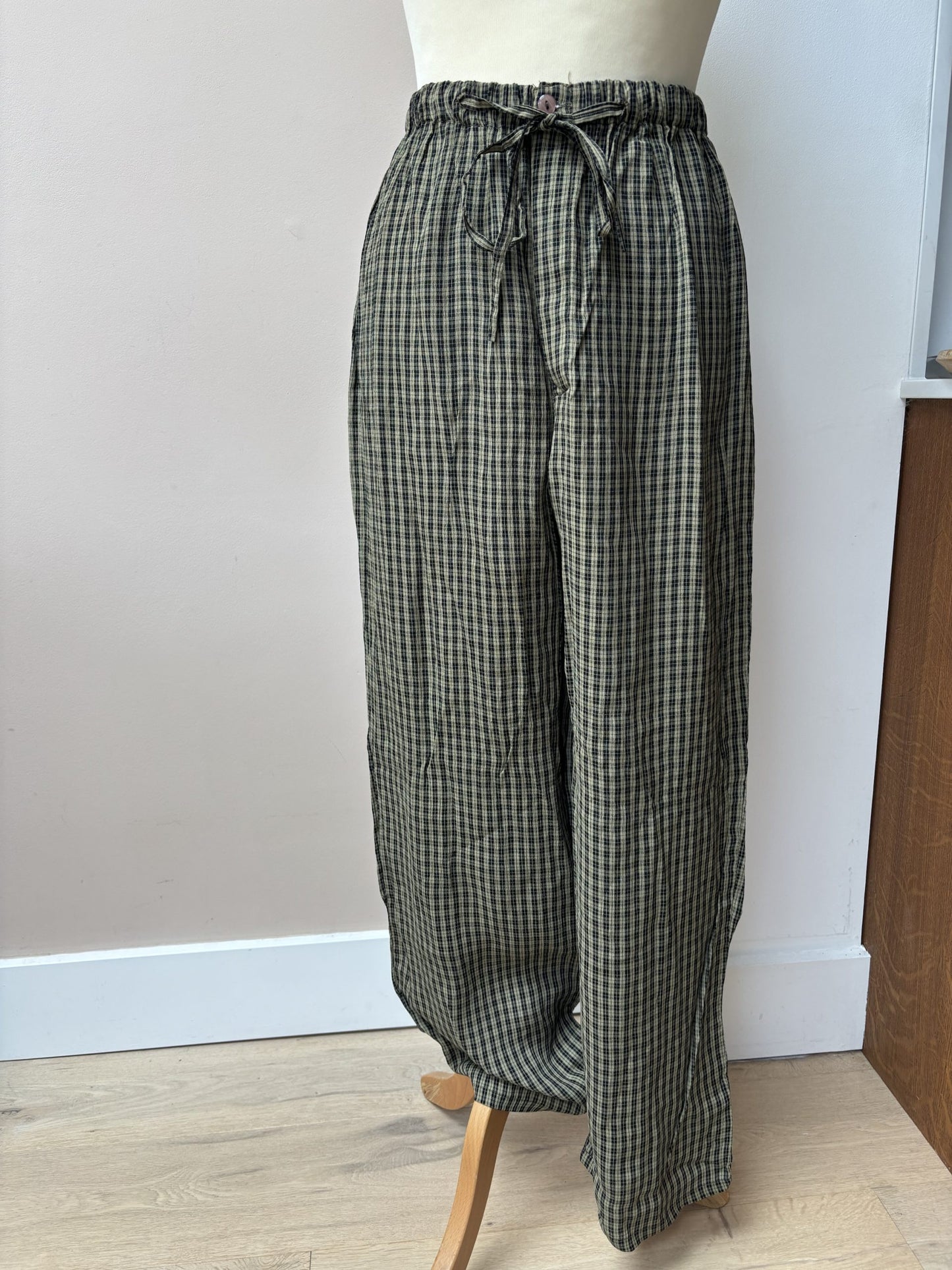 Green black check vintage trousers size 8-12