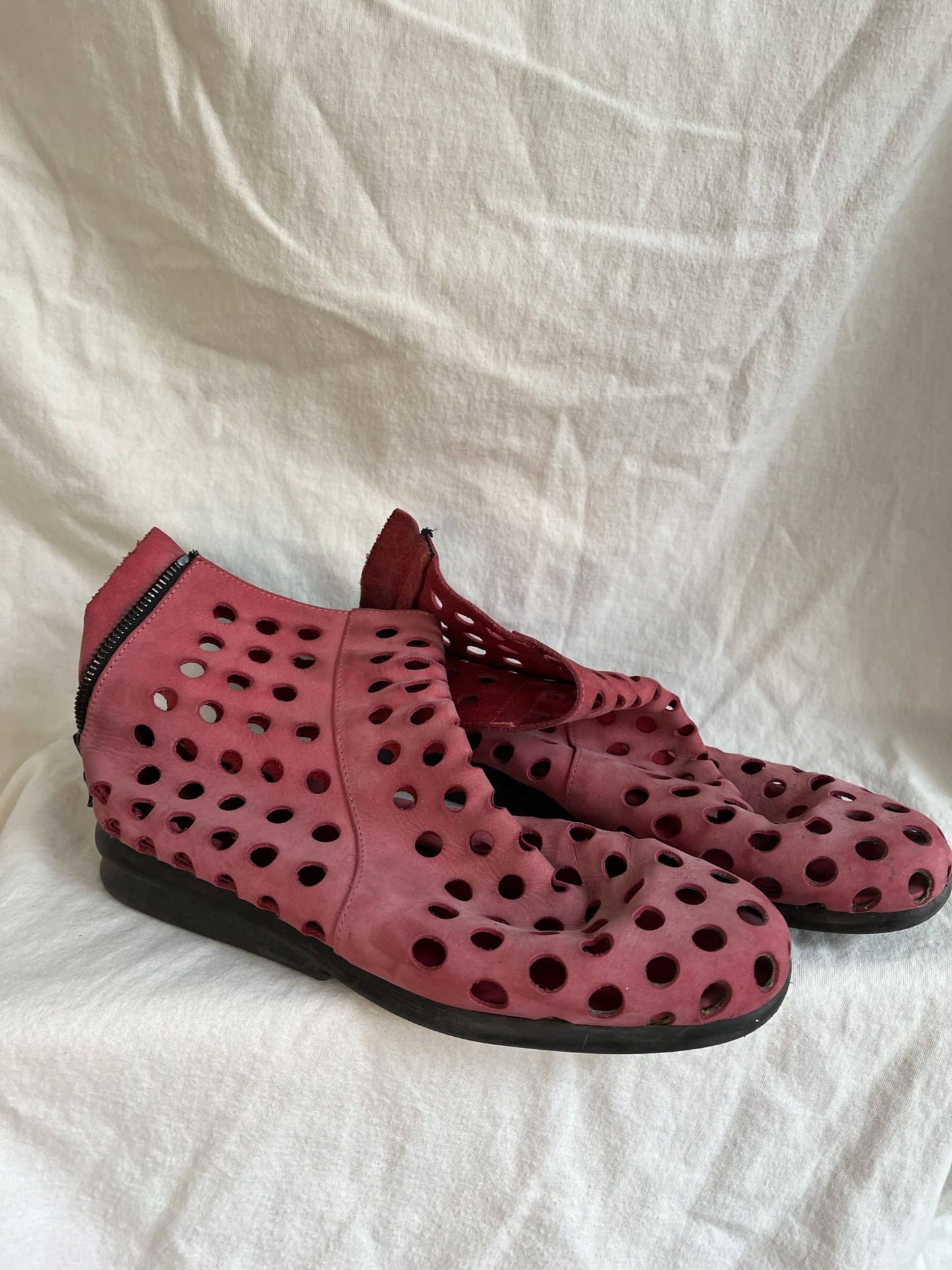 Vintage pink leather shoes UK5