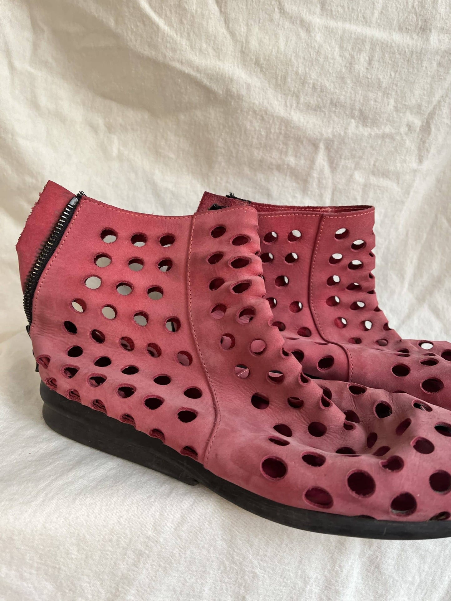 Vintage pink leather shoes UK5
