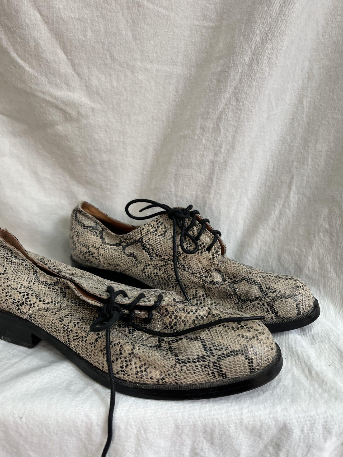 Snakeskin print leather shoes UK4